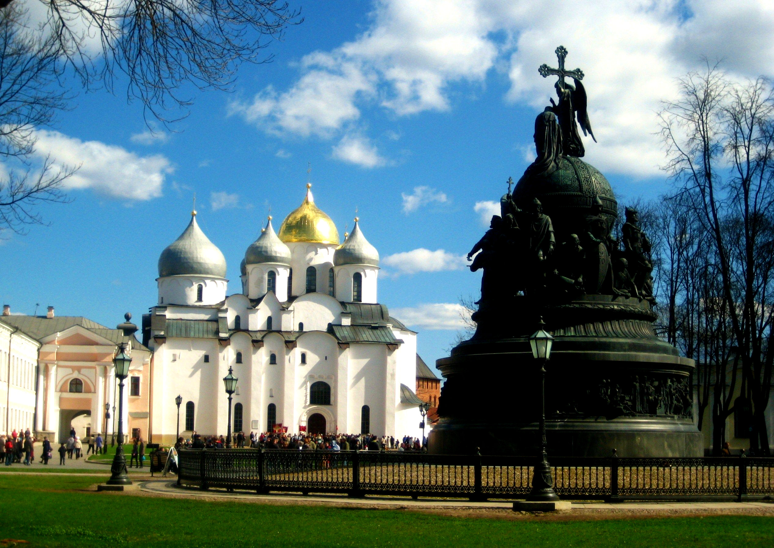 Памятник Тысячелетию России и Софийский собор