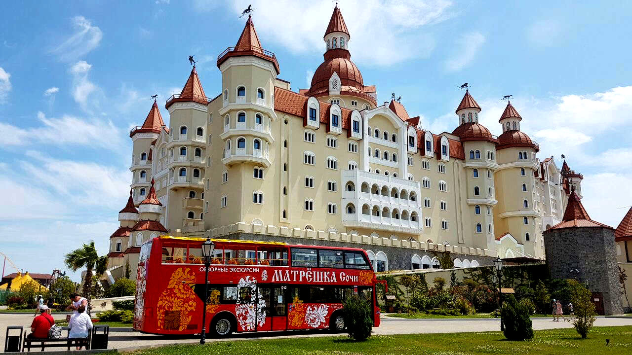 Отель Богатырь и экскурсионный автобус Матрёшка