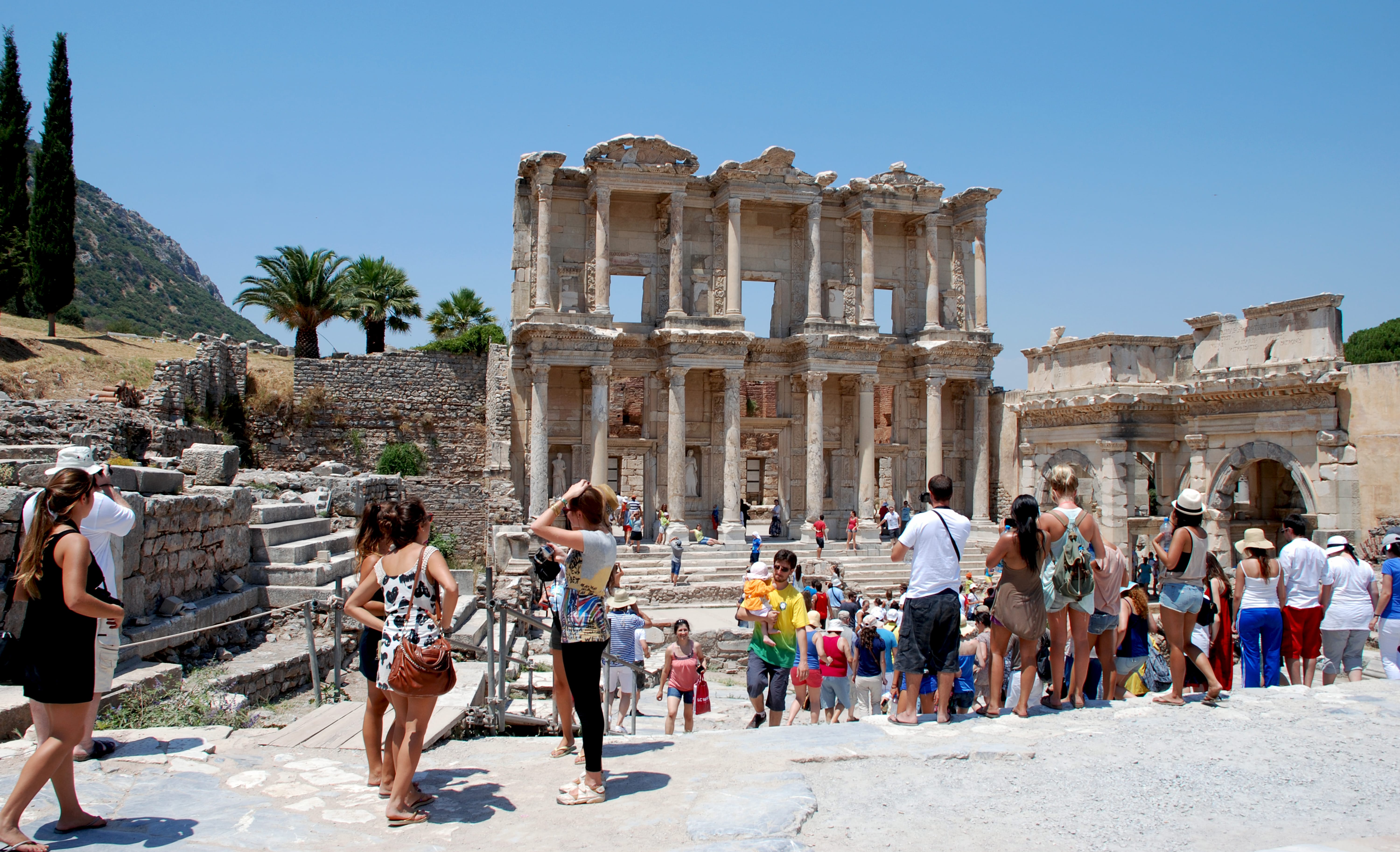 Туристы в Эфесе