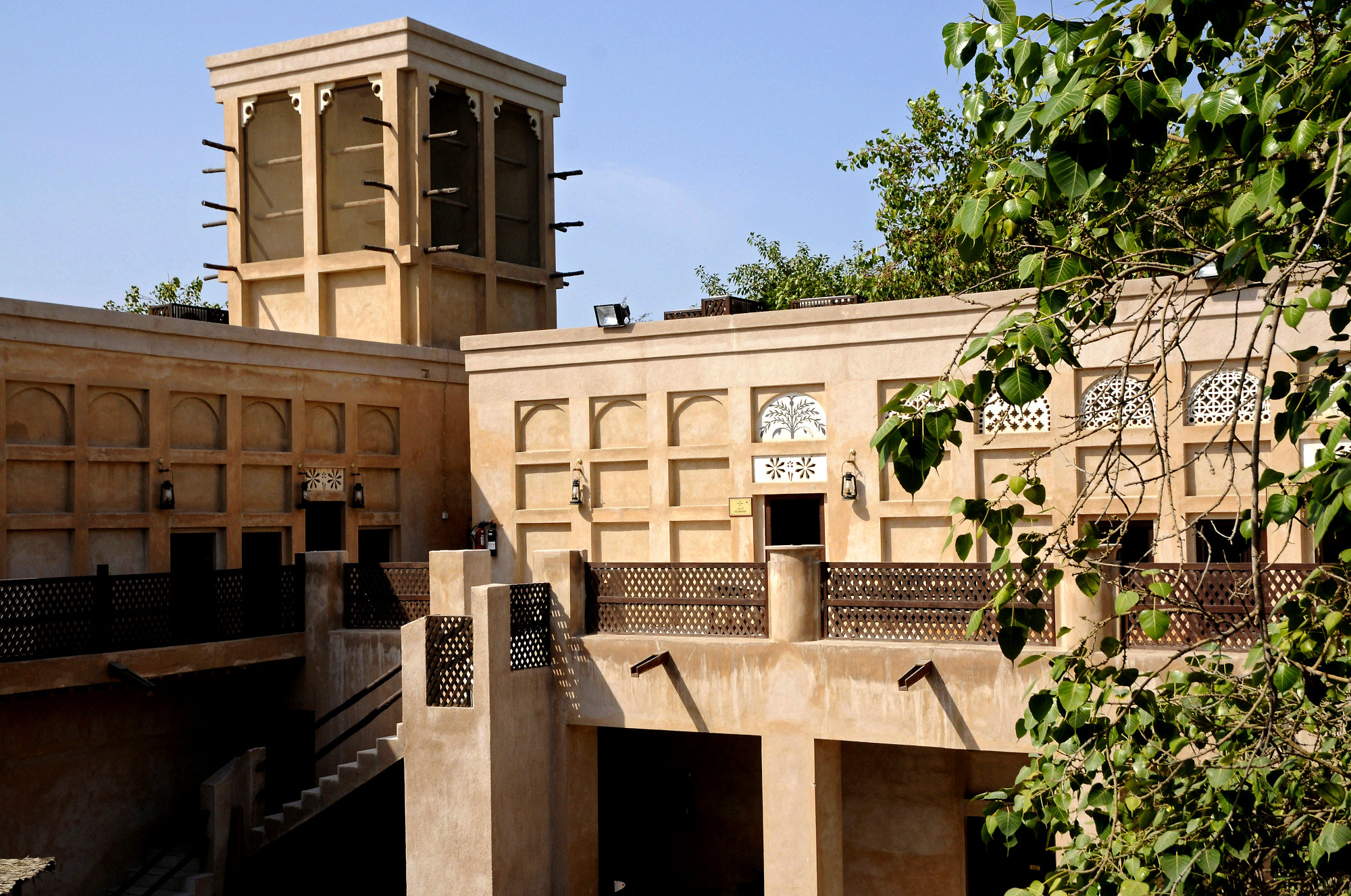 Осмотрите традиционную архитектуру в доме шейха Саида Аль-Мактума