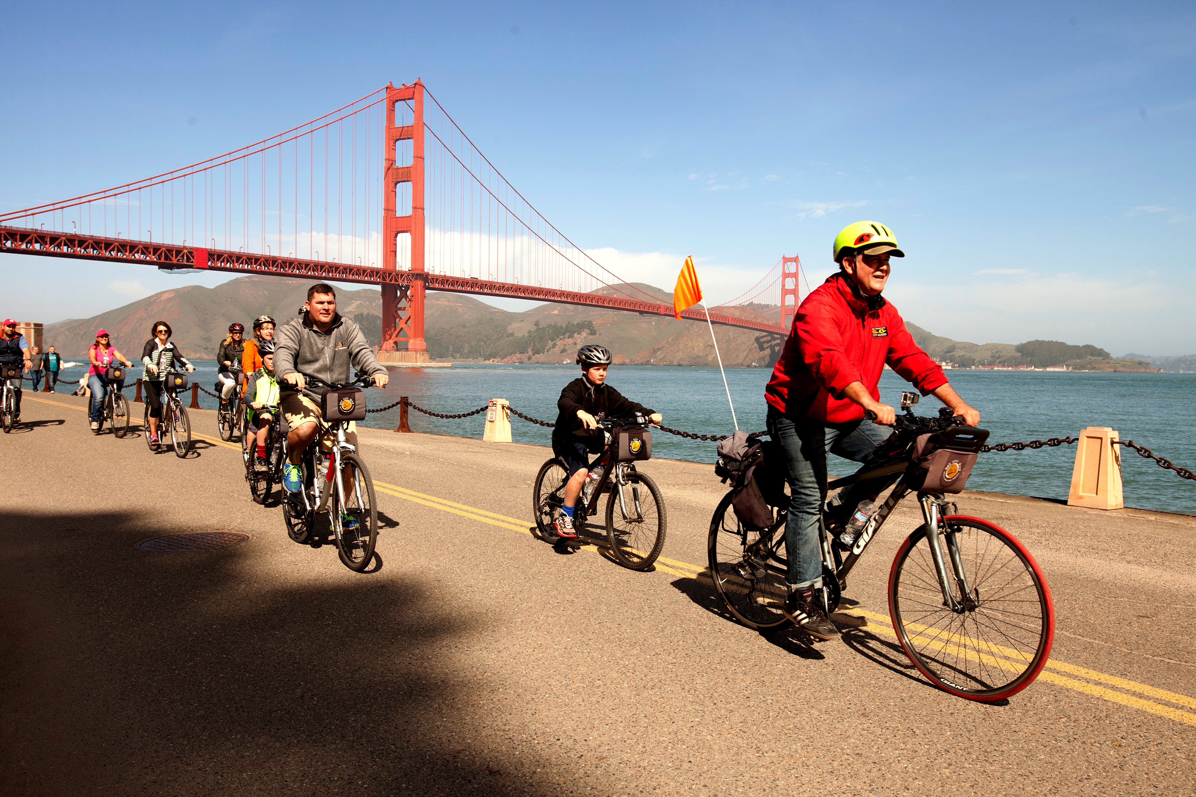 Катание на велосипедах вдоль моста Золотые Ворота