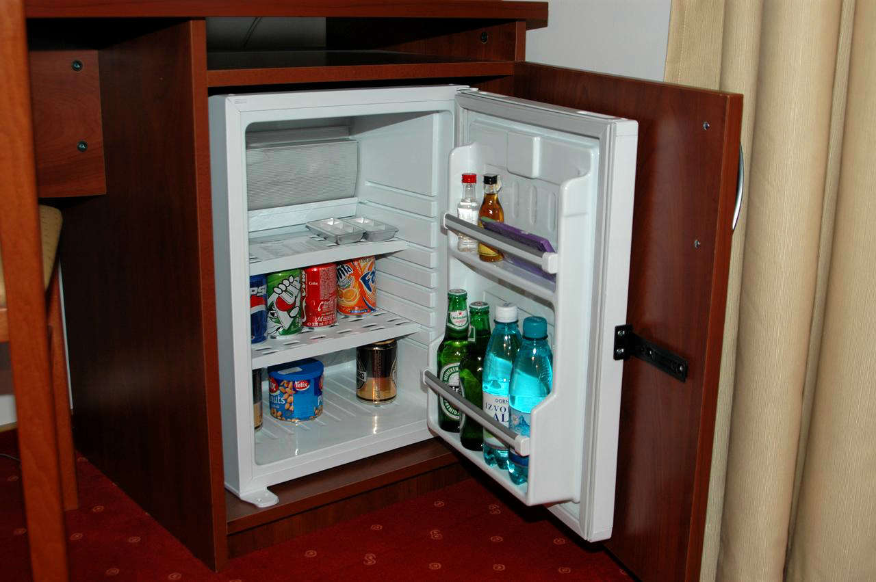 Холодильник, в номере отеля