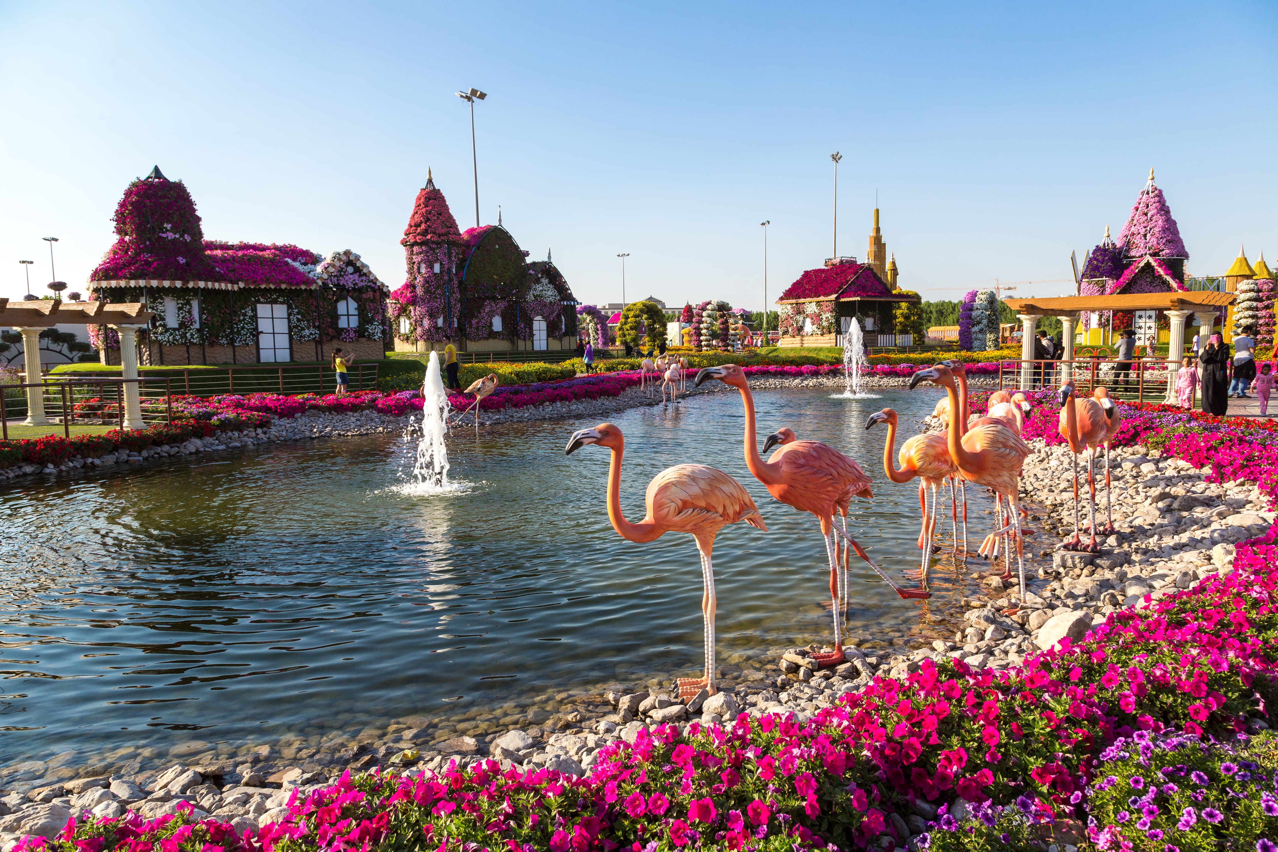 Дубайский микс-сад и статуи фламинго