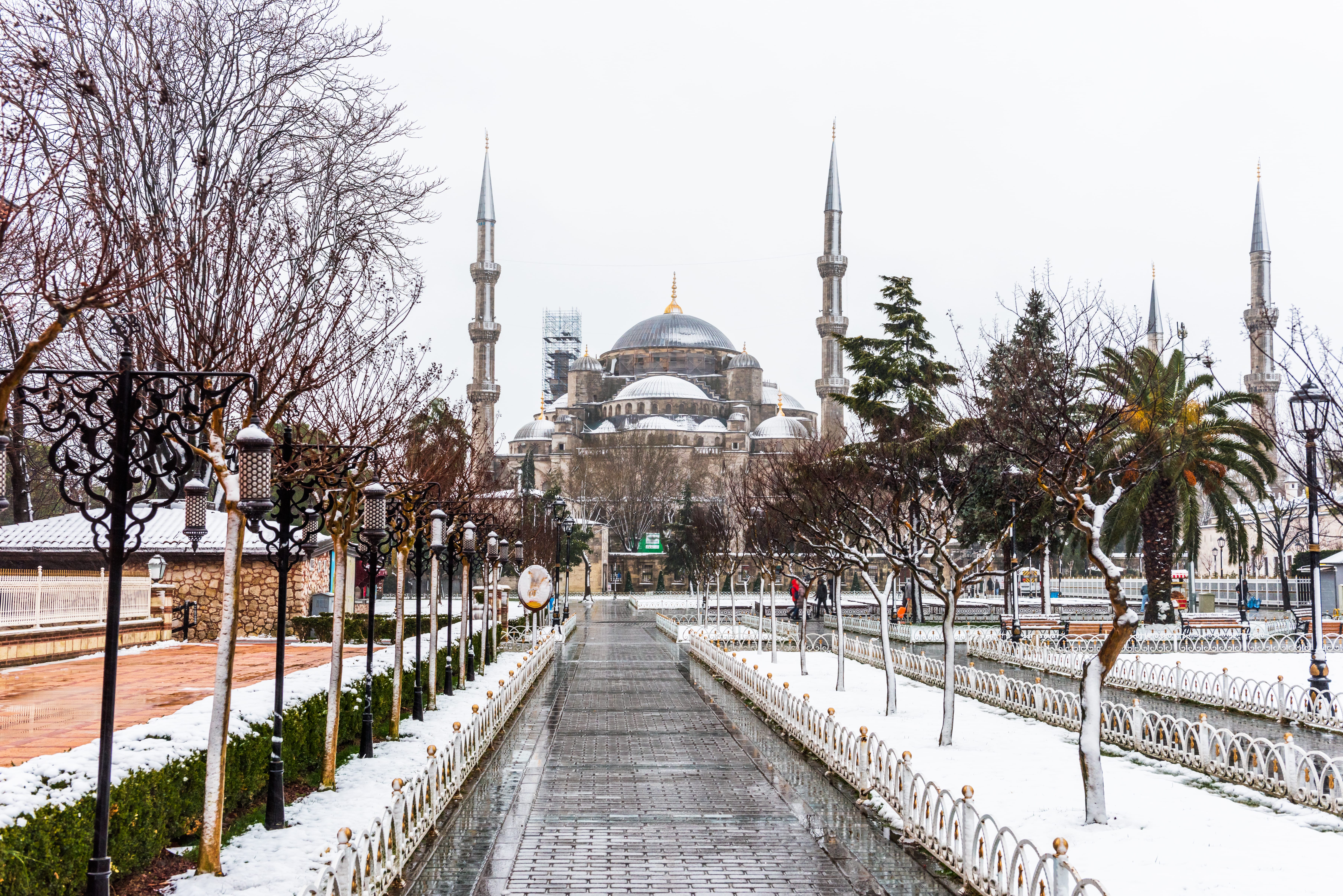 В Стамбуле бывает снег