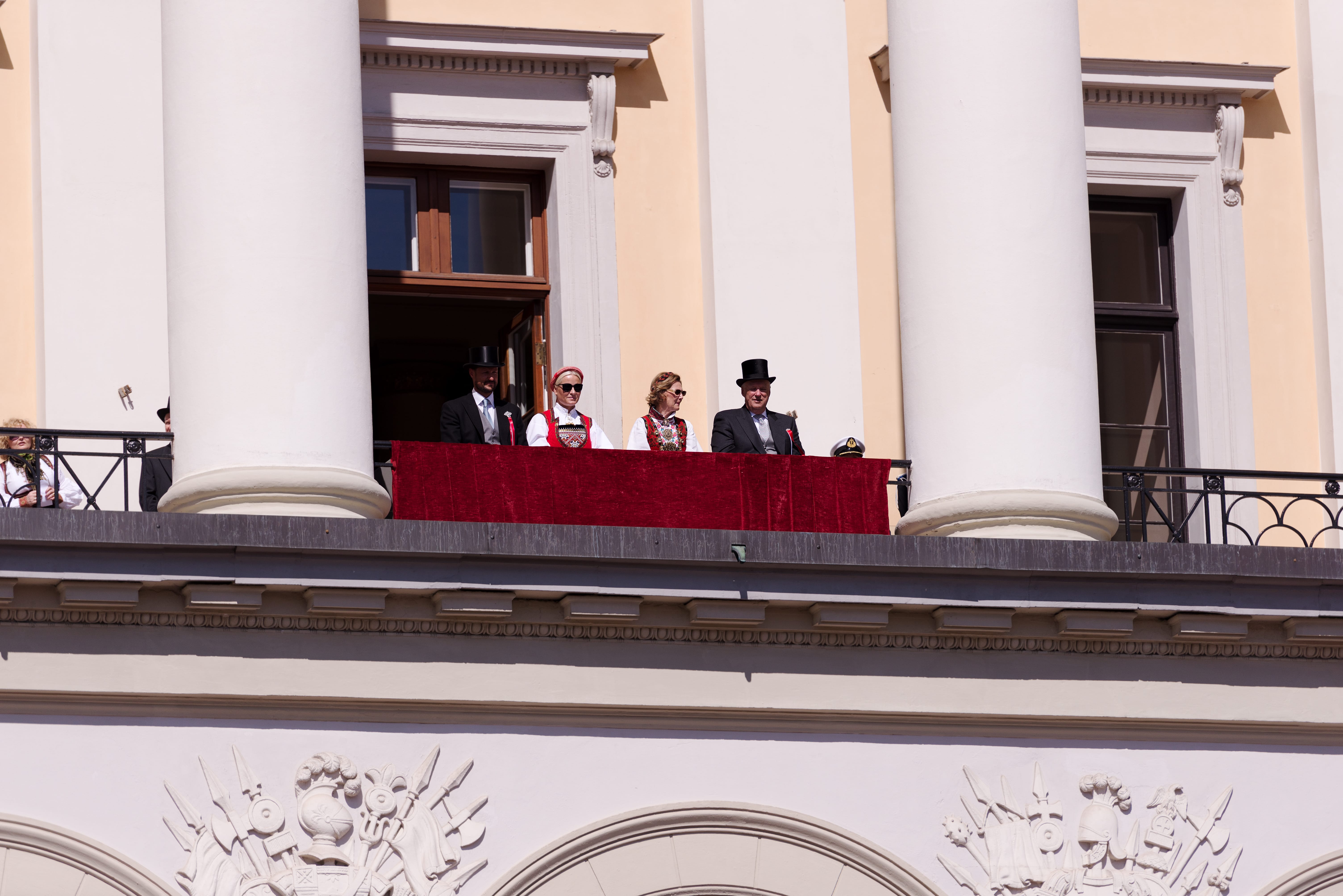 Норвежская королевская семья празднует Национальный день в Осло