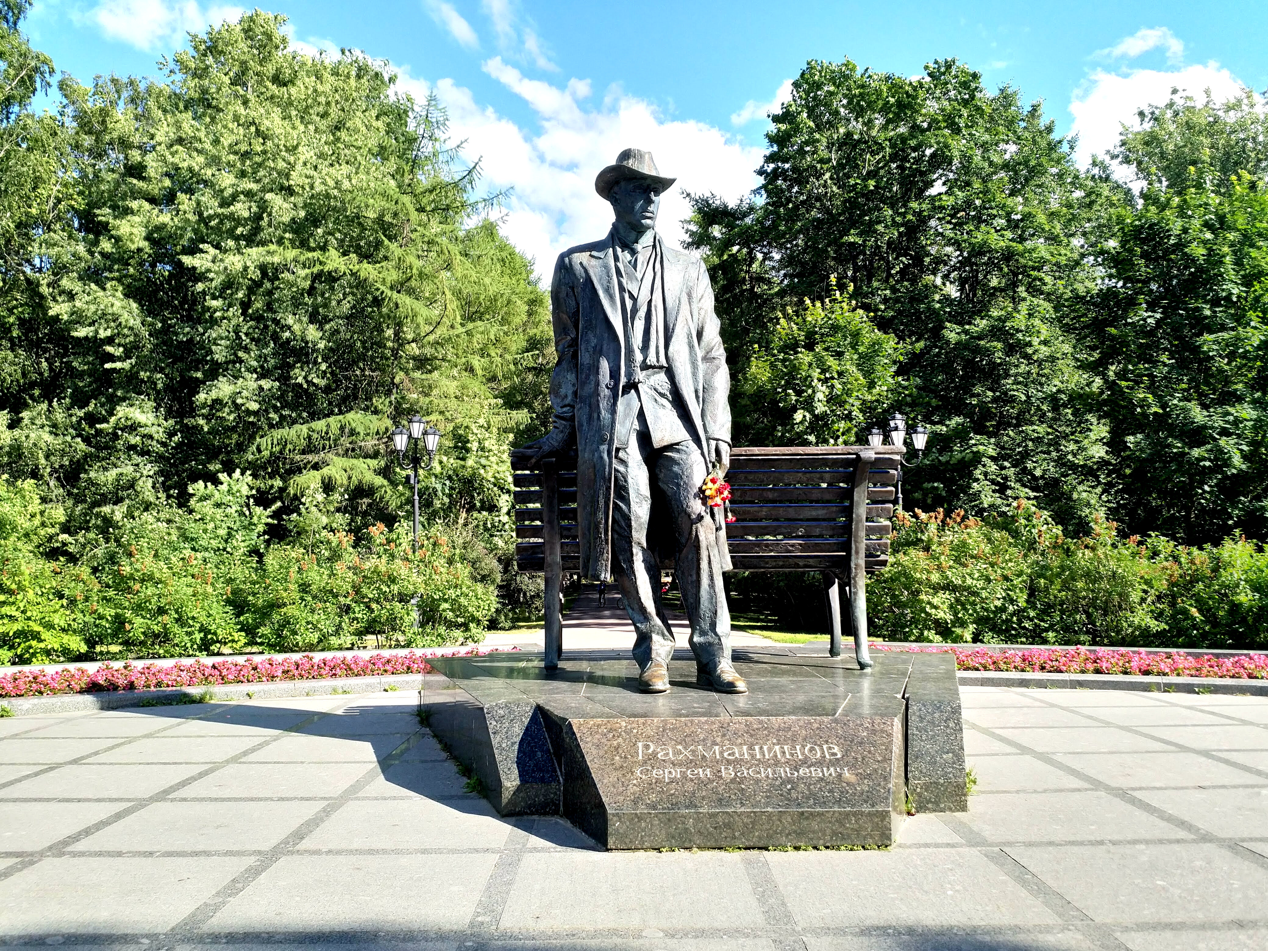 Памятник Рахманинову в Кремлёвском парке