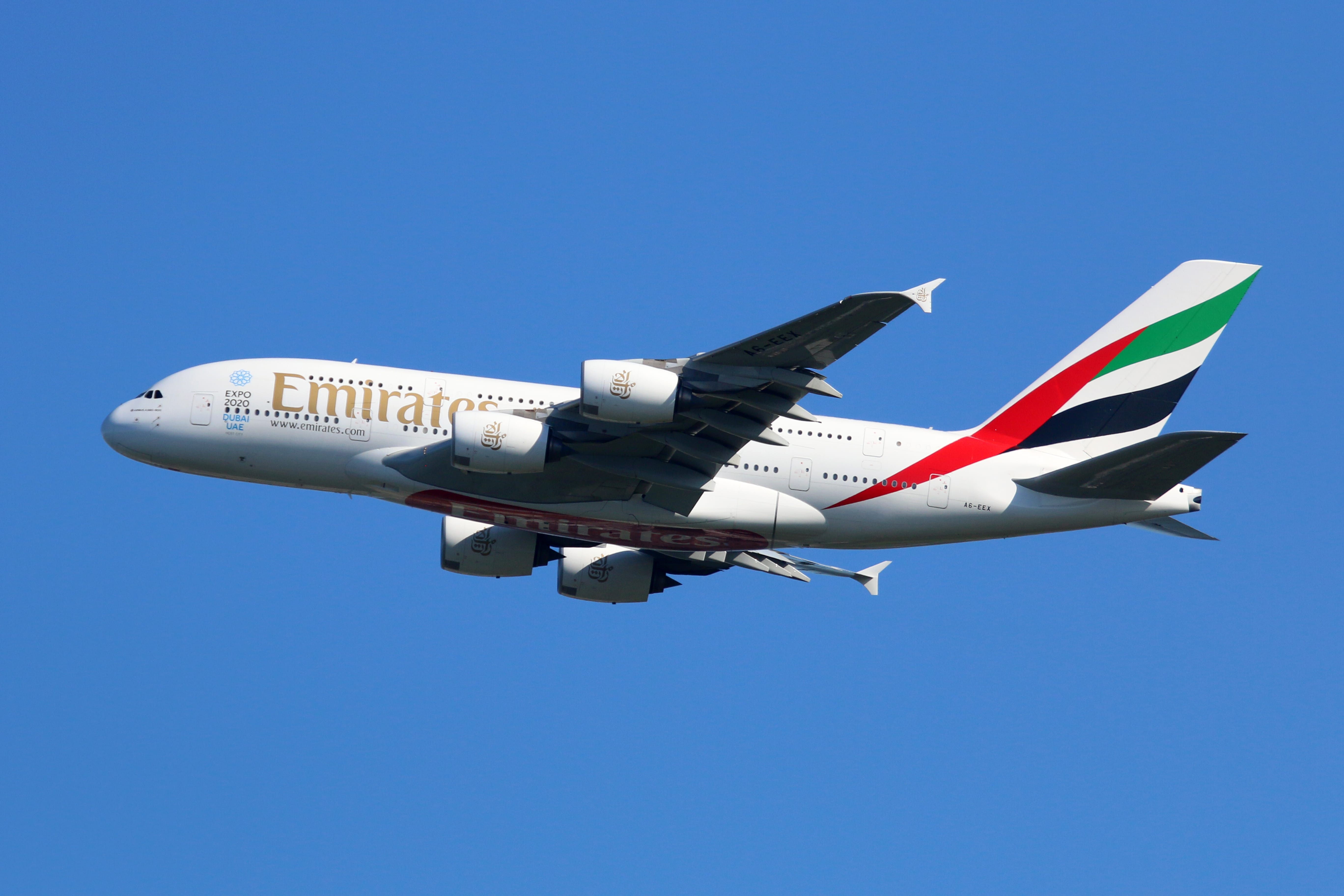 Эмирейтс – авиакомпания, базирующаяся в Дубае, Объединенные Арабские Эмираты.