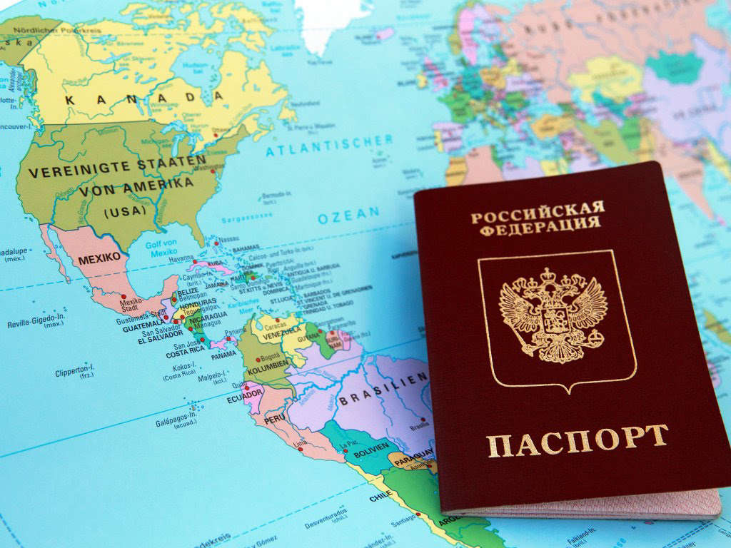 Карта мира и российский паспорт