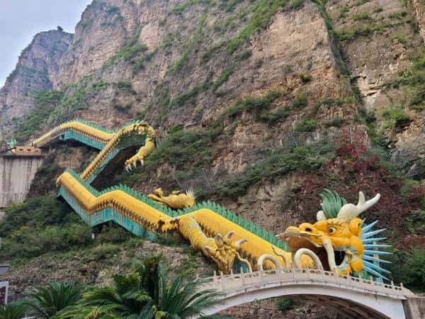 Из Пекина - в живописное ущелье Дракона