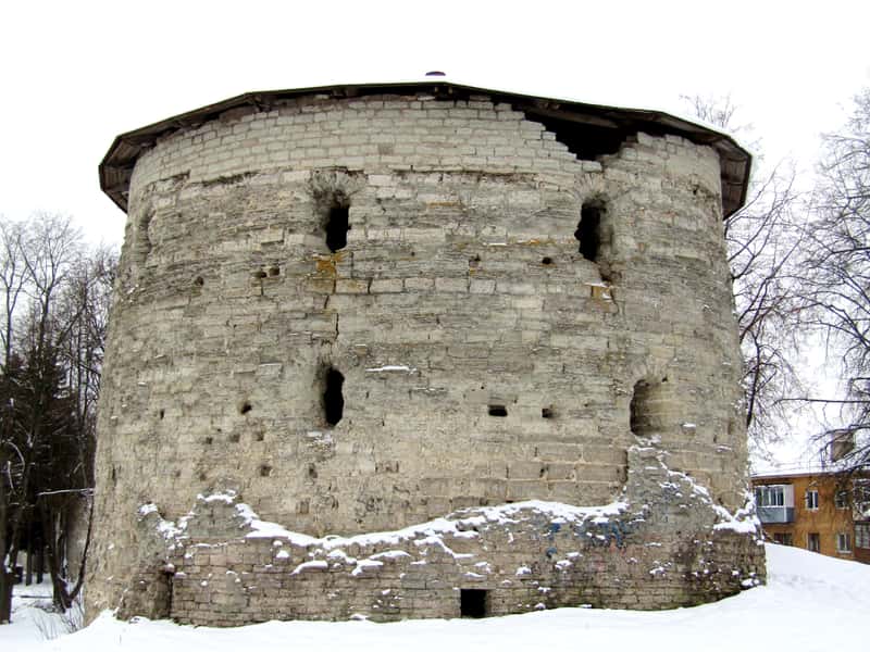 Михайловская башня в Пскове