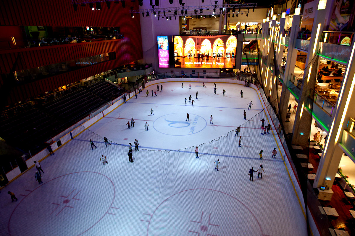 Ледовый каток в Dubai Mall