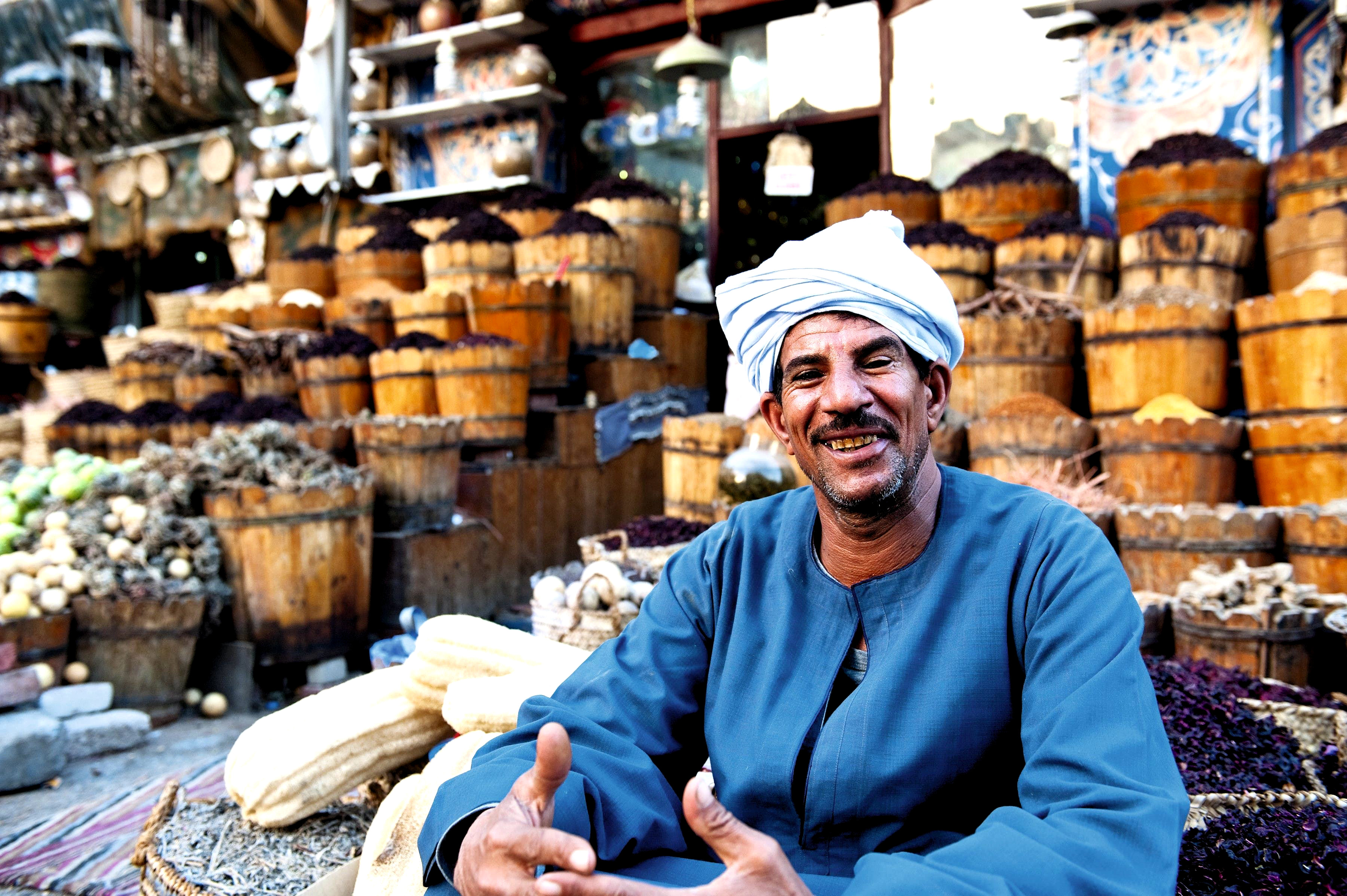 Местный торговец на рынке Хургады
