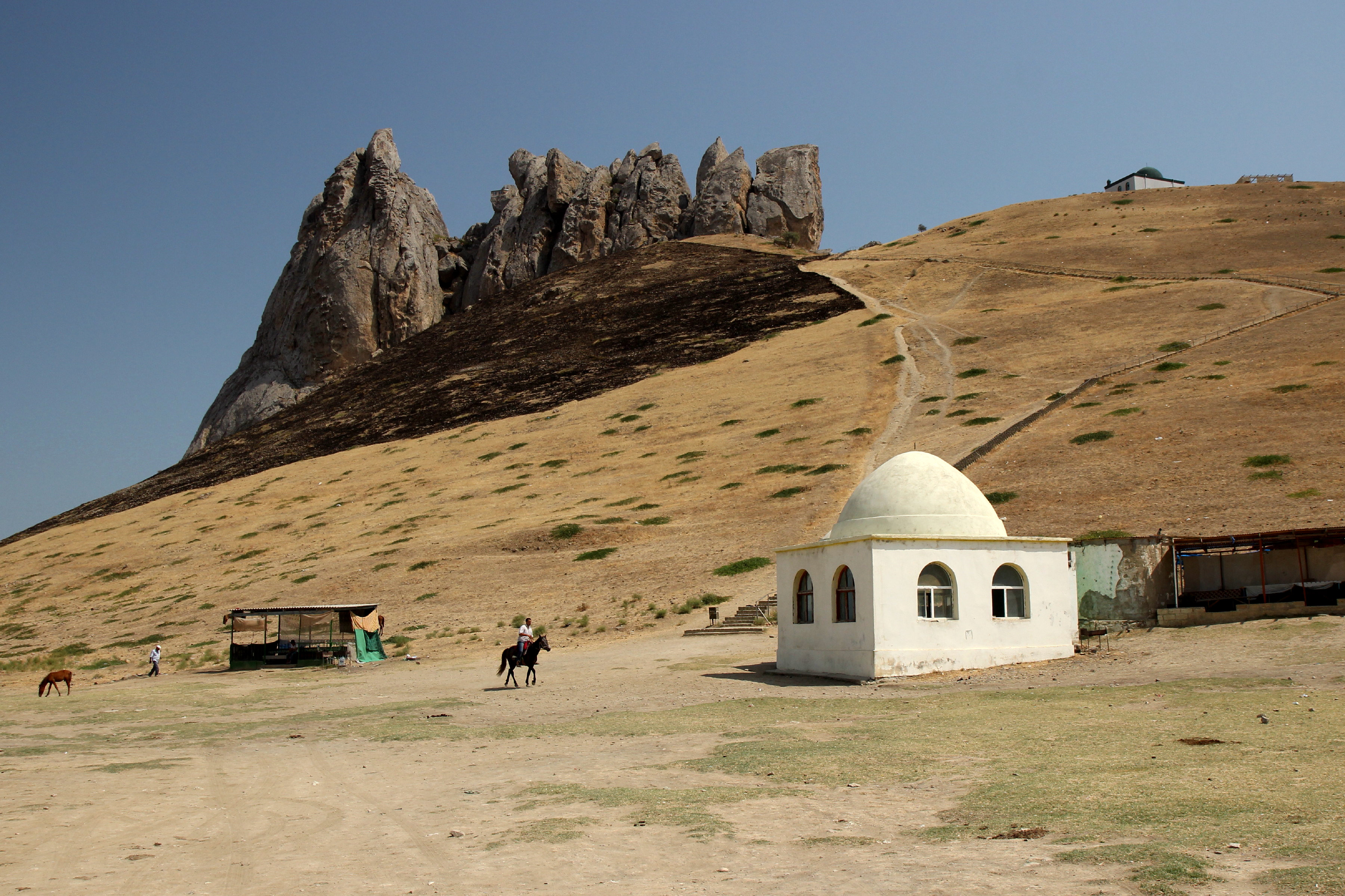 Гора Бешбармаг, Азербайджан