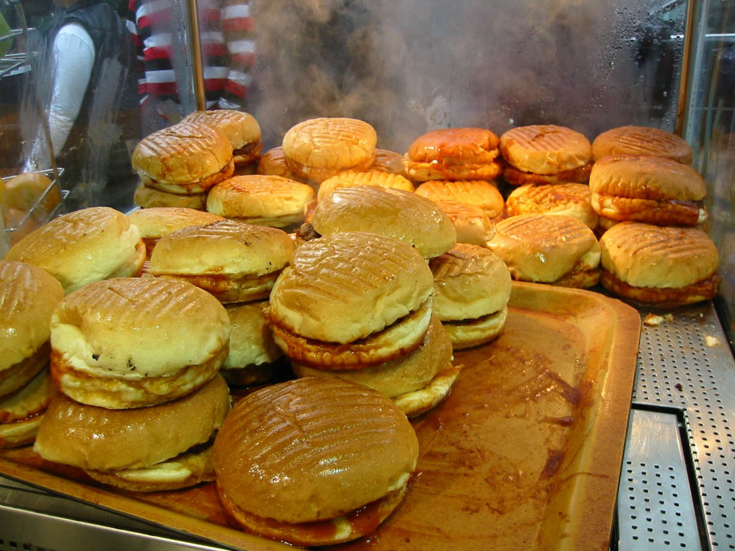 Islak Hamburger — пропаренный гамбургер, отлично подходит с айраном
