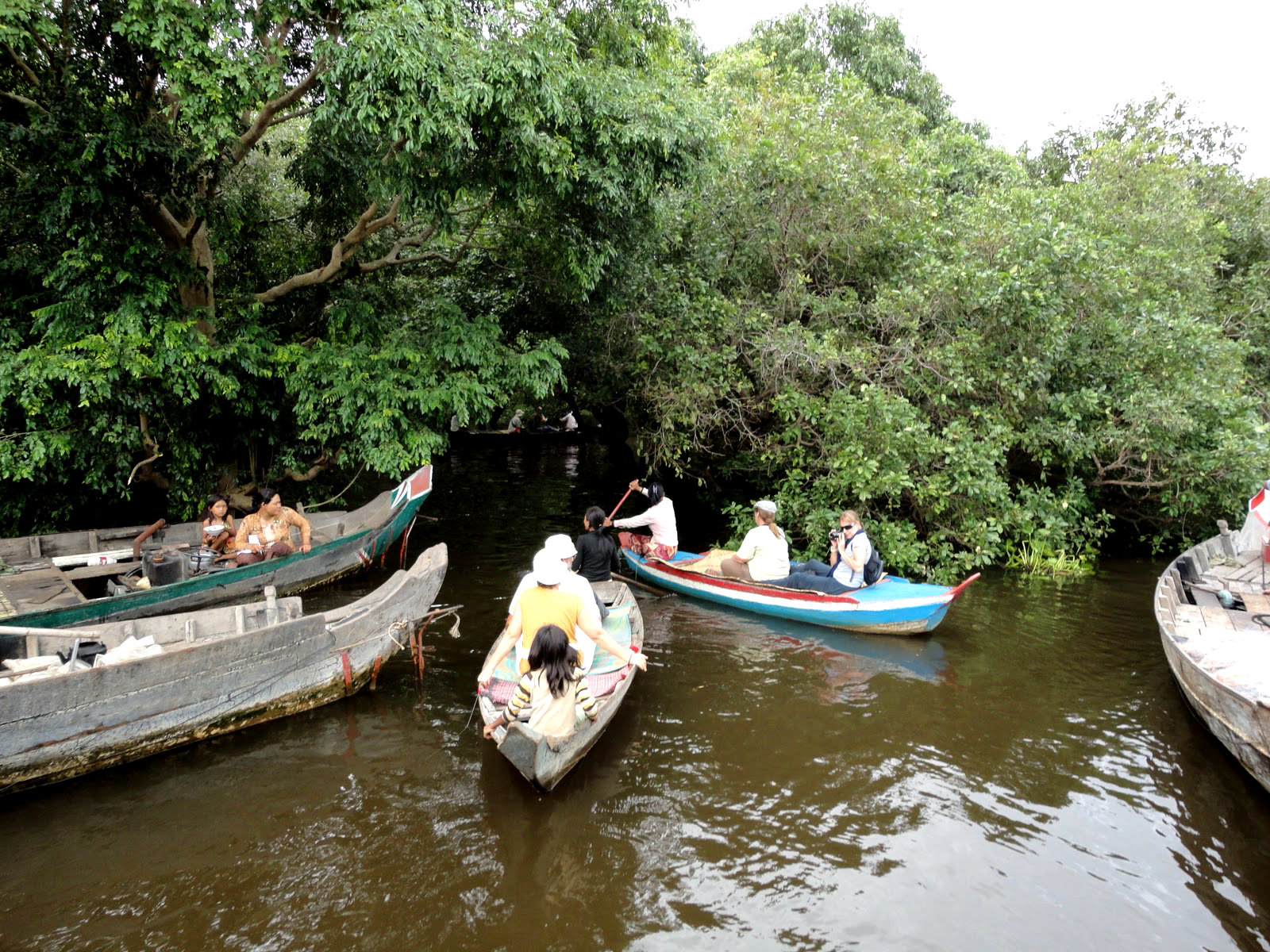 Прогулка на лодке по реке Стунг Сен