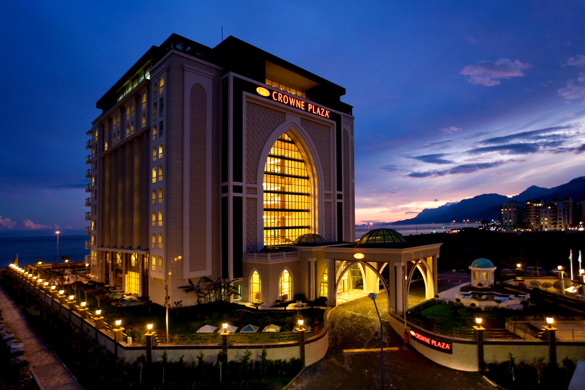 Отель Crowne Plaza Antalya