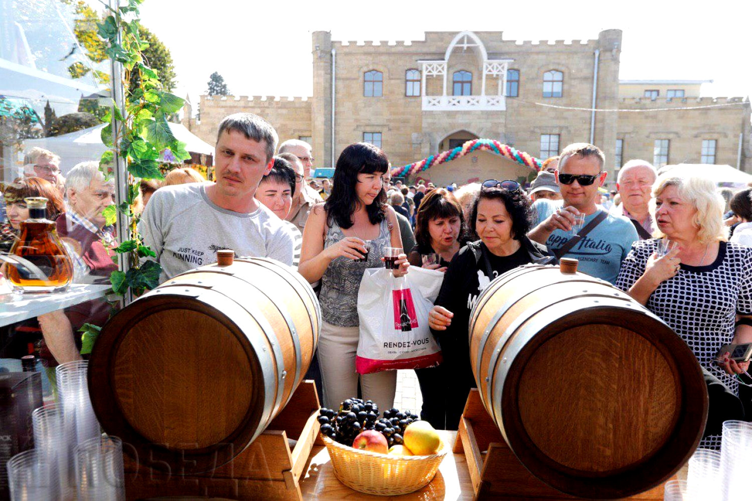 Празднование фестиваля молодого вина