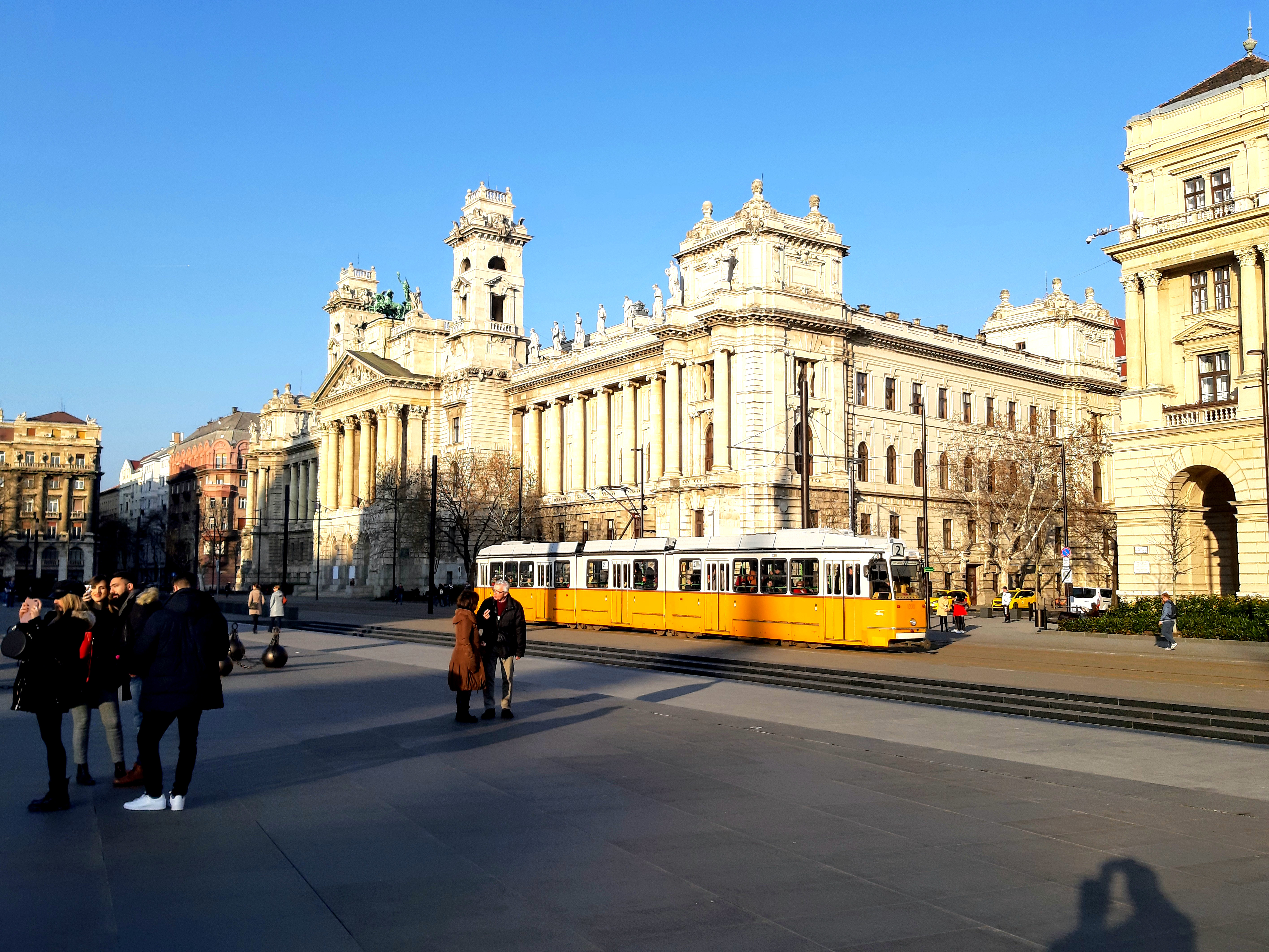Трамвай на улицах Будапешта