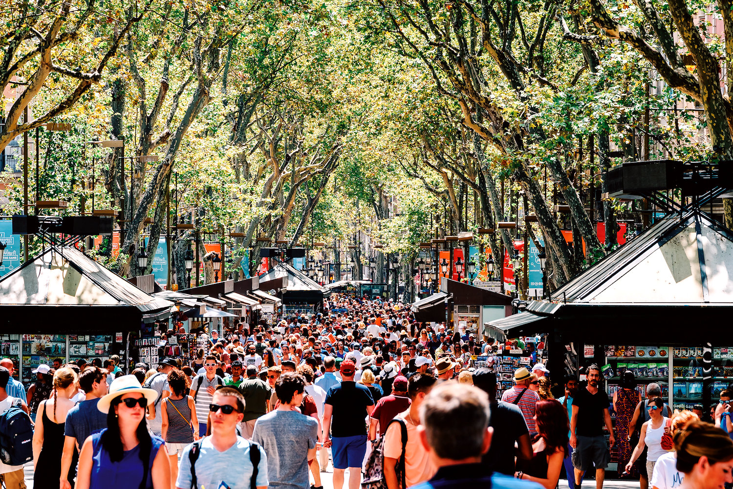 Каждый год Барселону посещает огромное количество иностранного населения