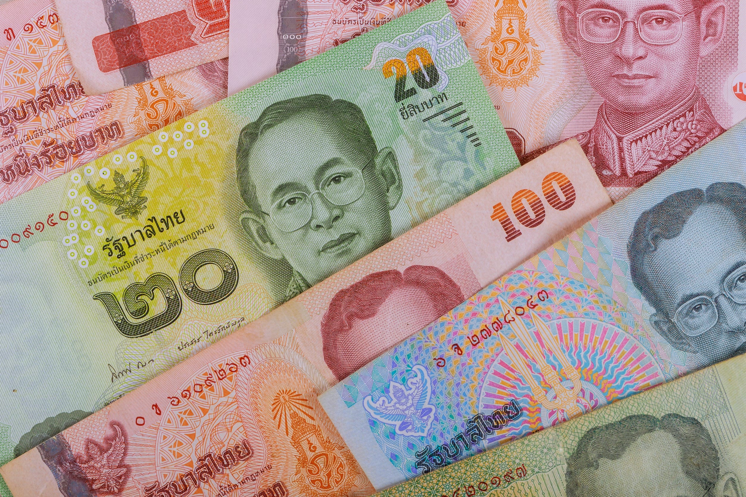 Евро или доллар в тайланде. Тайский бат. Бумажная валюта Тайланда. Тайский бат символ. Тайланд банкноты 2018г.