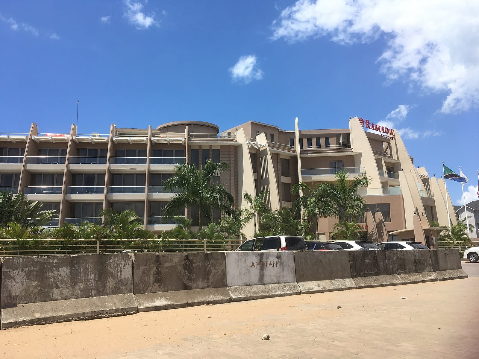 Курортный отель Ramada Dar es Salaam расположен в Дар-эс-Саламе