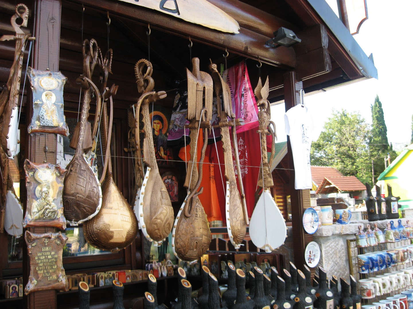 Лавка с сувенирной продукцией, Будва, Черногория