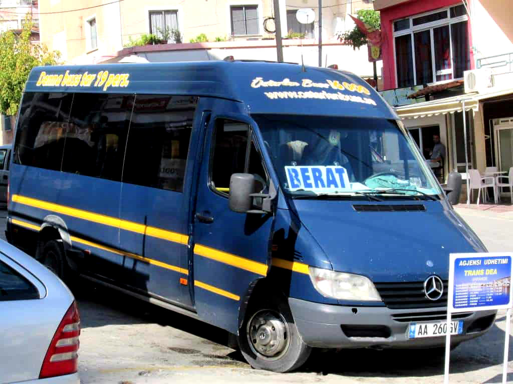 Албанский микроавтобус или фургон