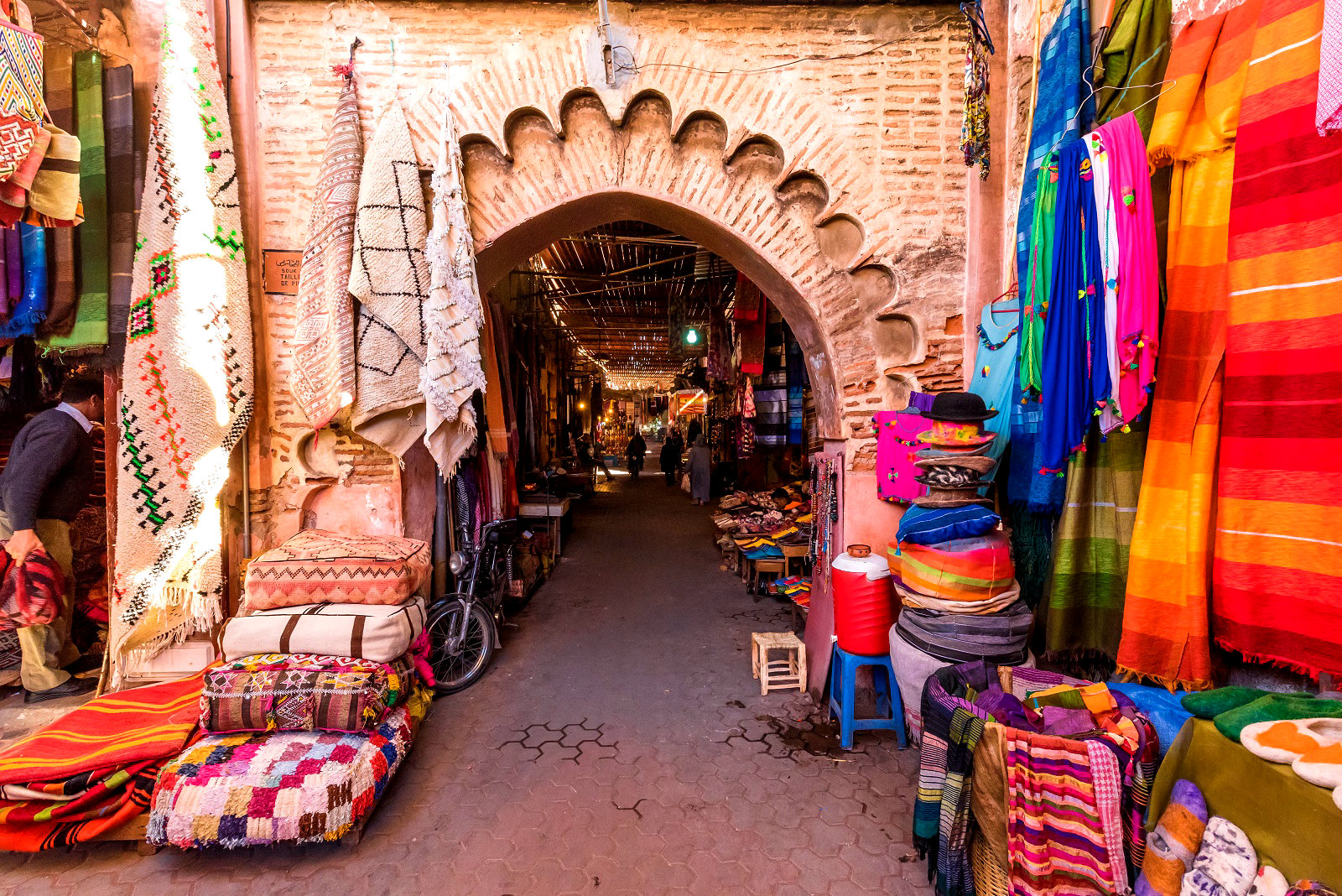 Марокканские рынки и базары, пропитаны местным колоритом