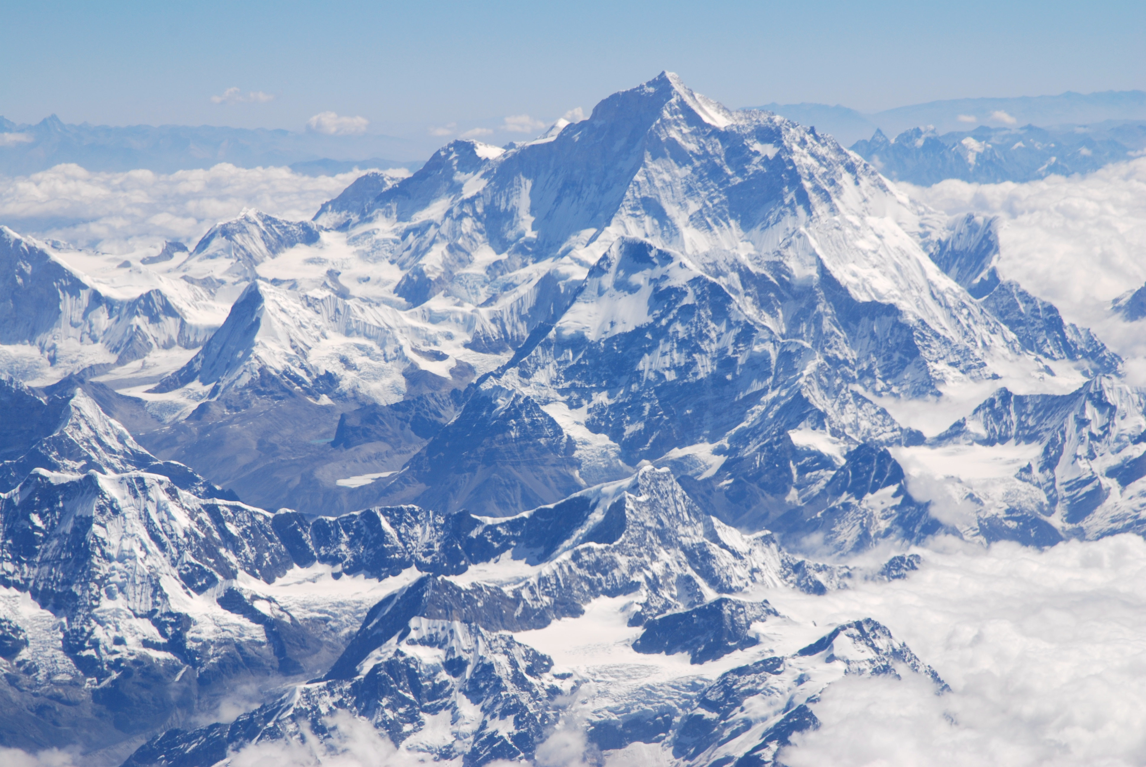 Эверест фото с космоса