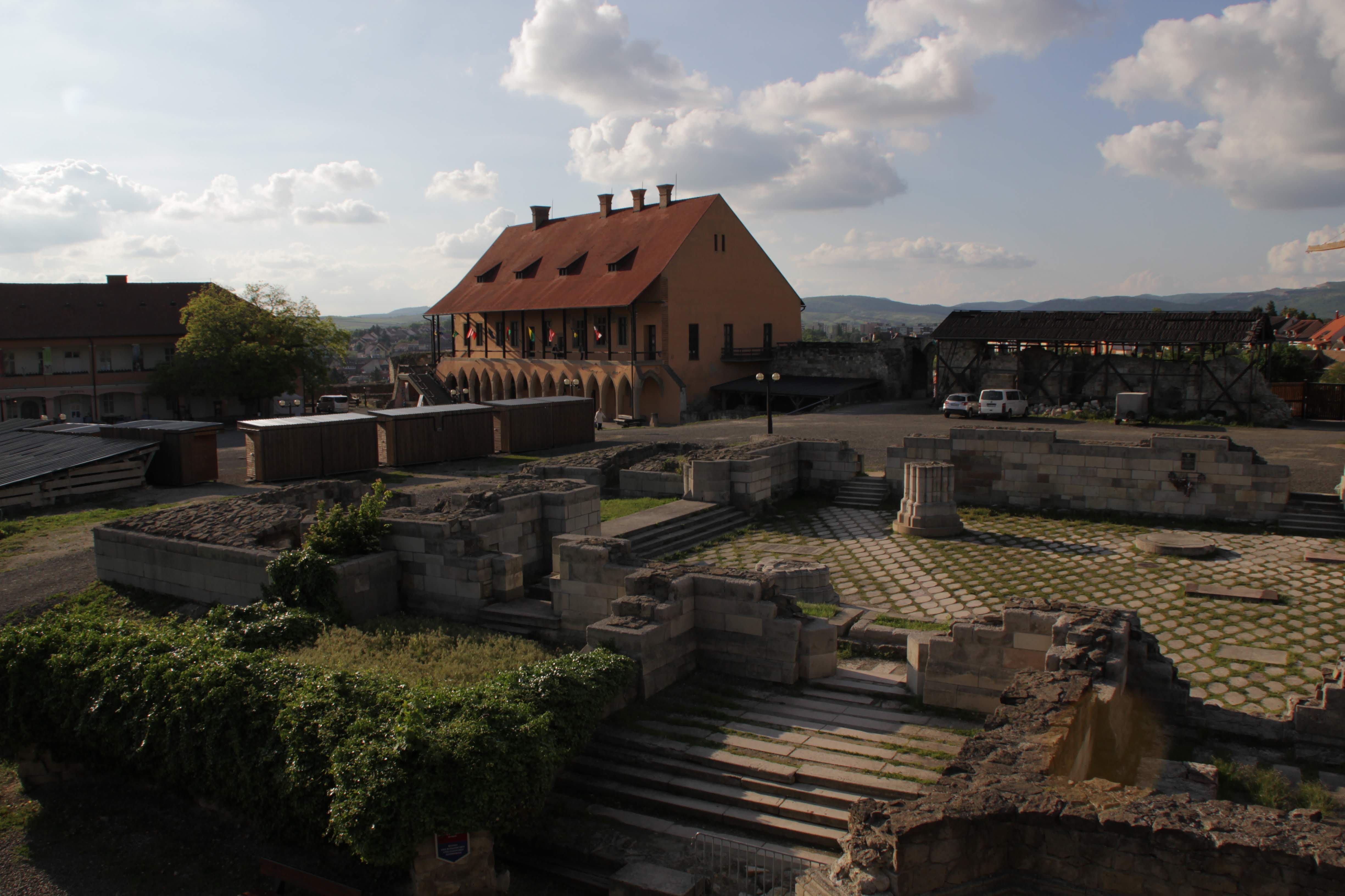 Руины замка Эгер