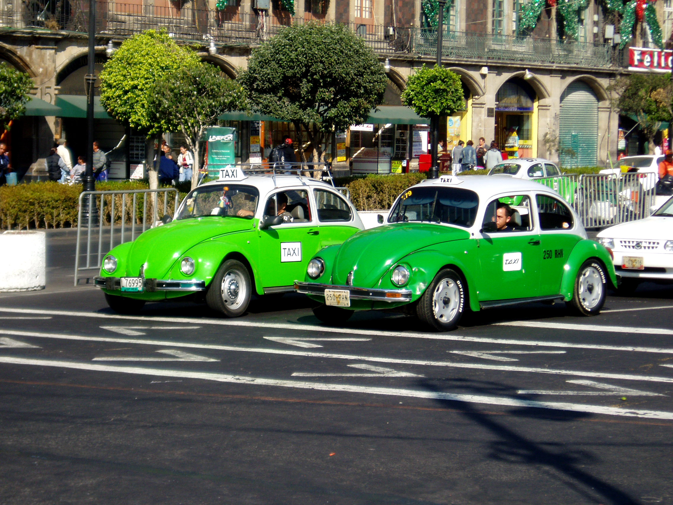 Такси на улицах Мехико