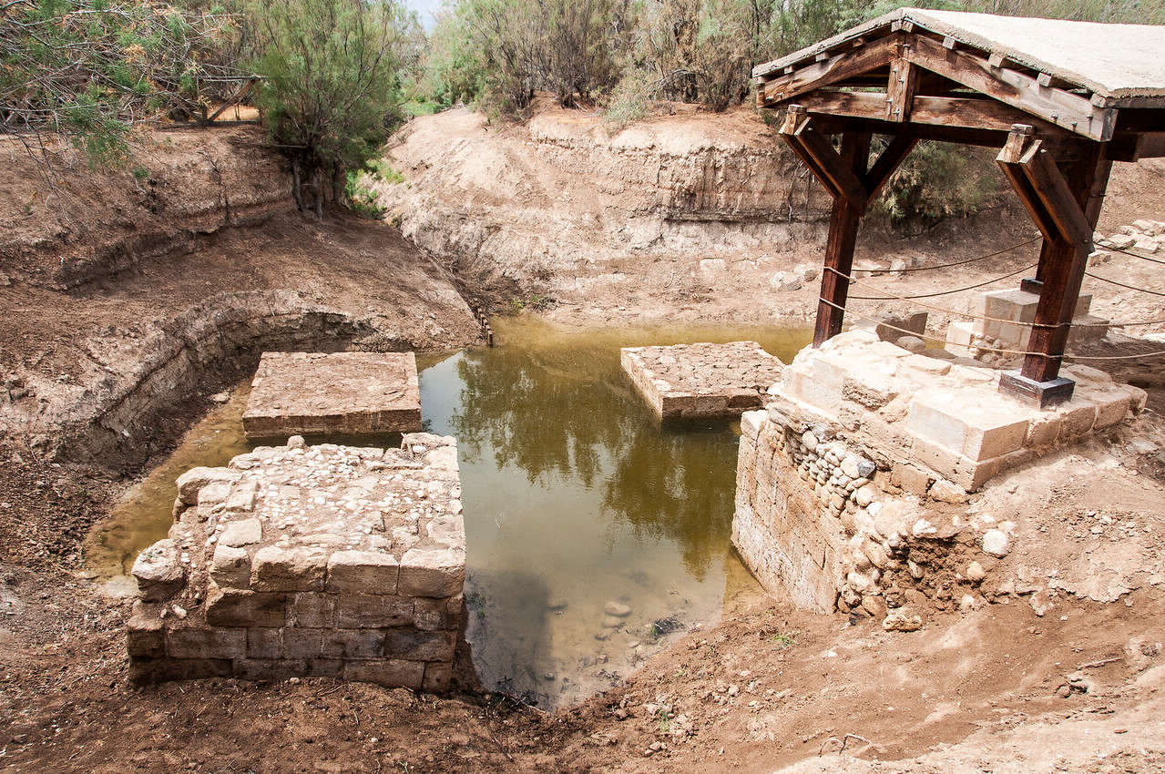 Вифавара, по преданию место крещения Христа, находится на берегу реки Иордан