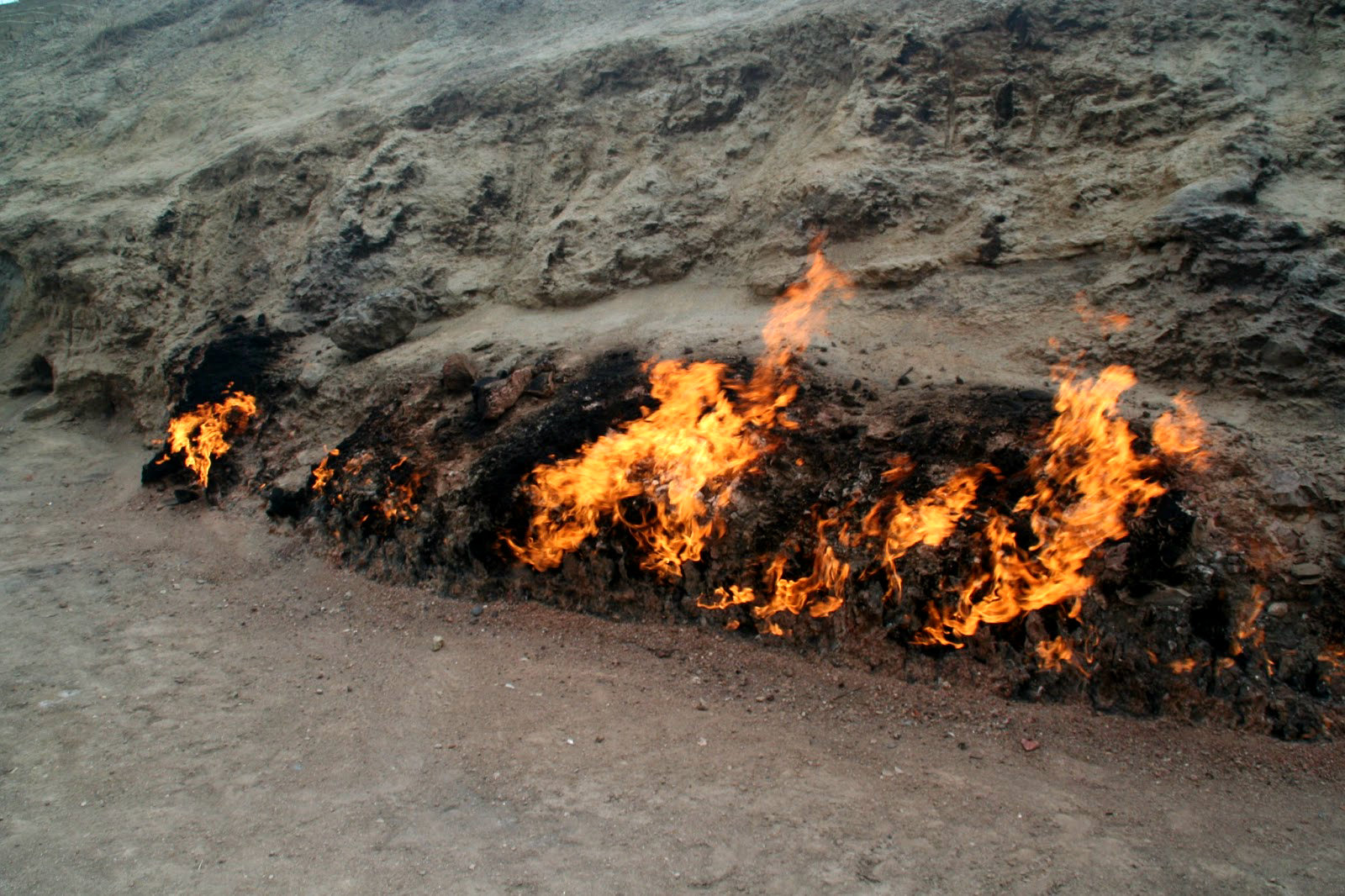 Янардаг – природный источник сжигания газа