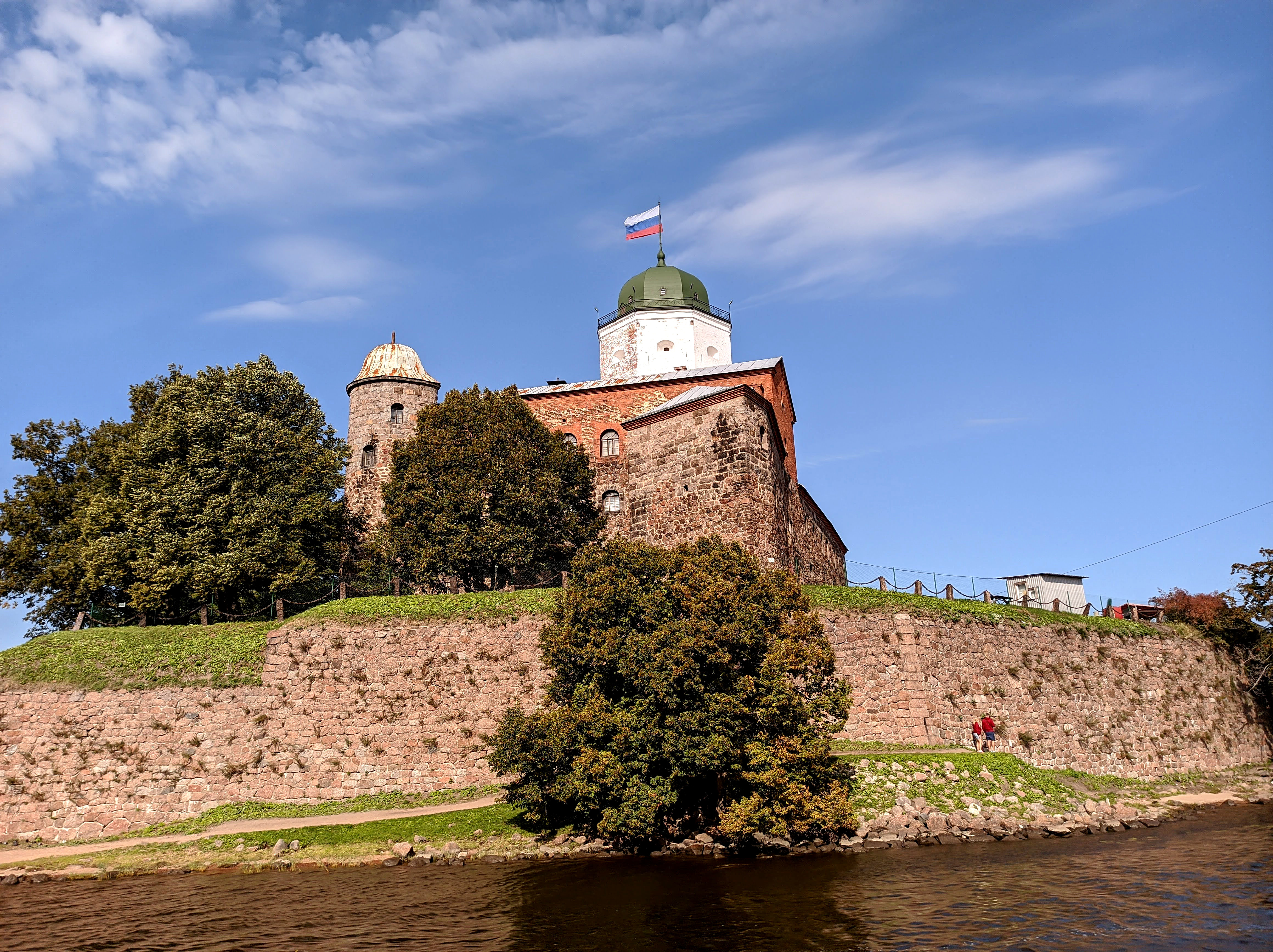 Вид с реки на Выборгский замок