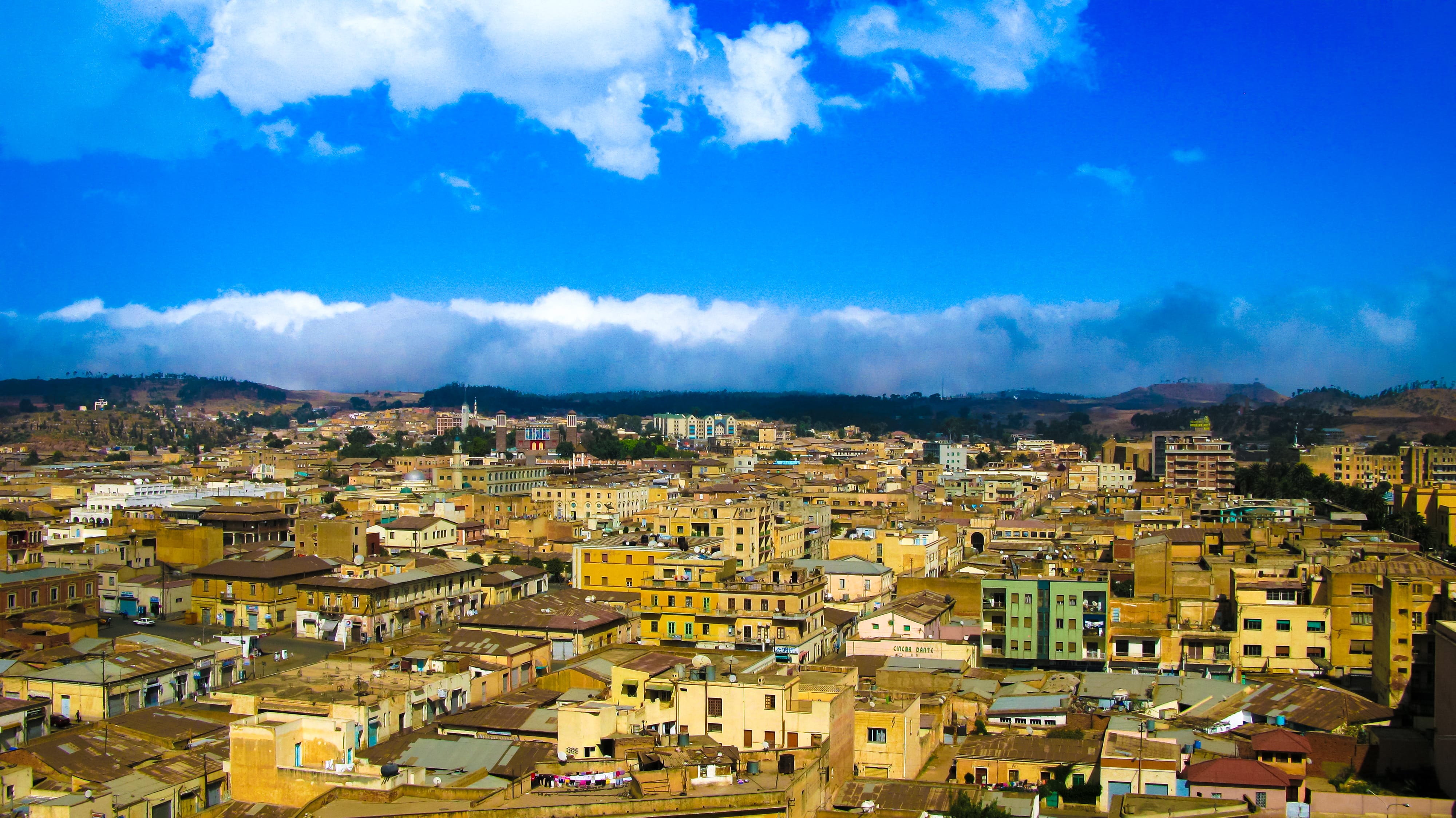 Вид с воздуха на столицу Эритреи Асмэру