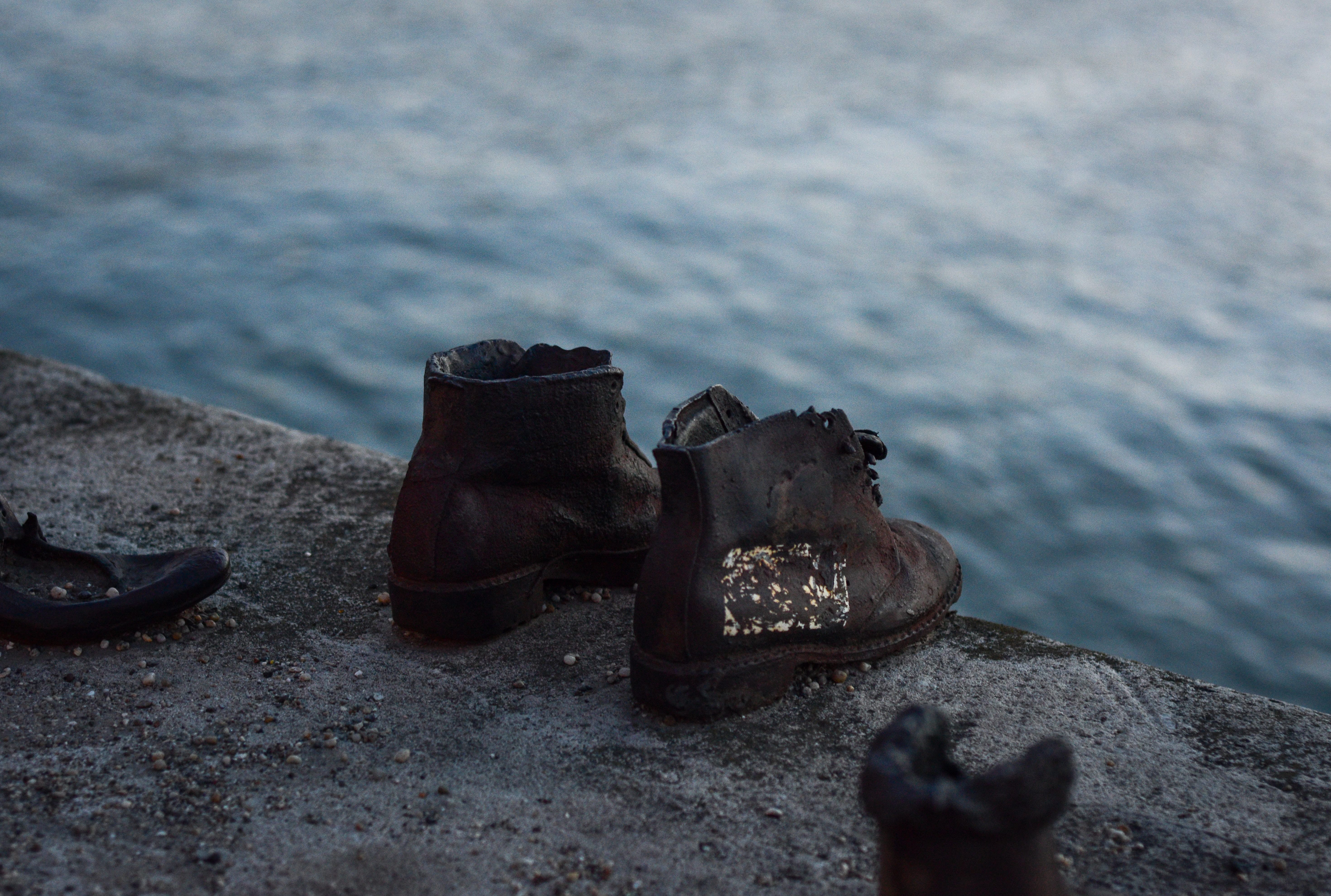 Туфли на набережной Дуная — мемориал жертвам Холокоста
