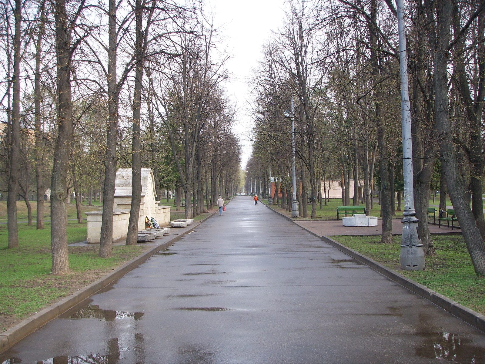 Центральная аллея мемориально-паркового комплекса героев Первой мировой войны