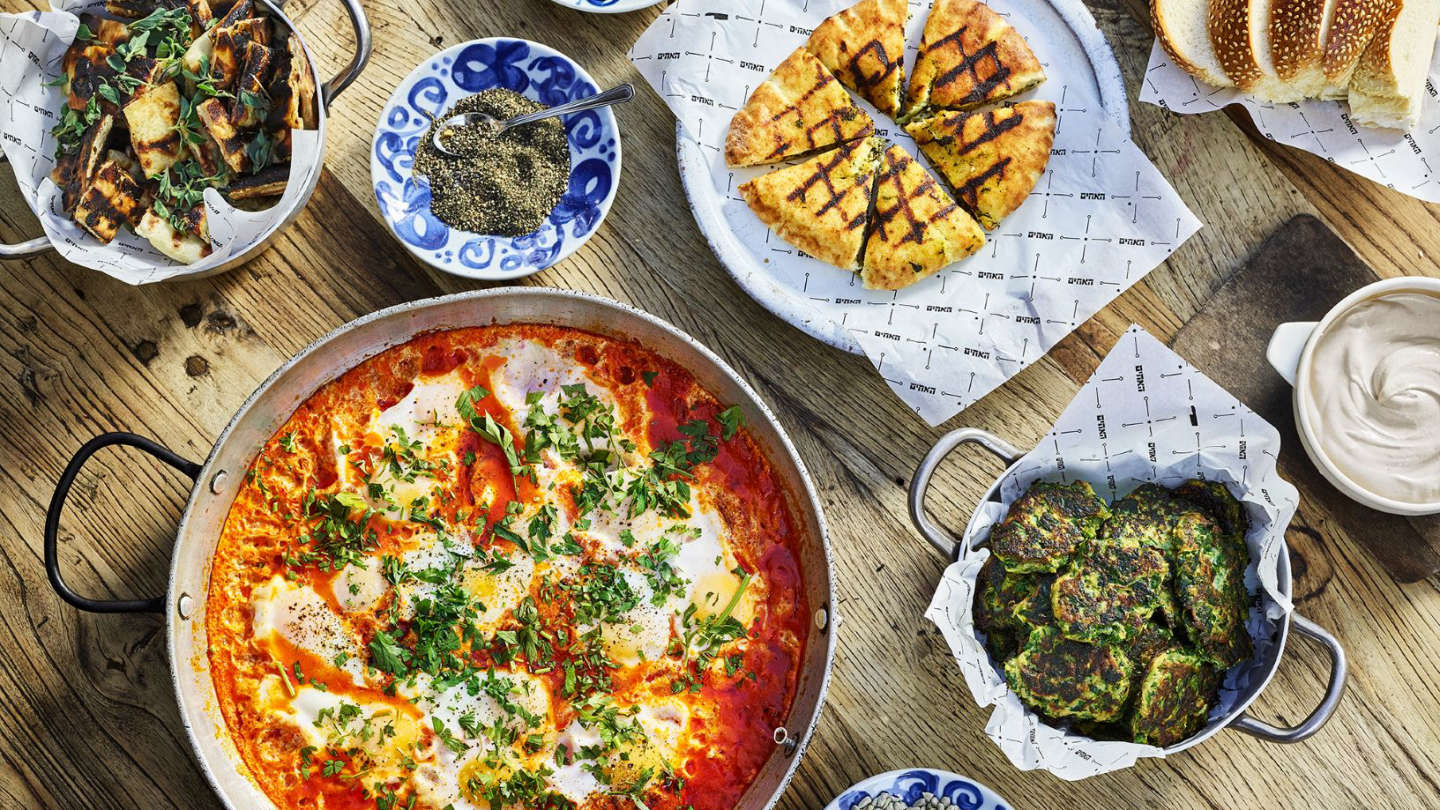 Попробуйте блюда средиземноморской кухни в ресторане Хаахим, Тель-Авив, Израиль