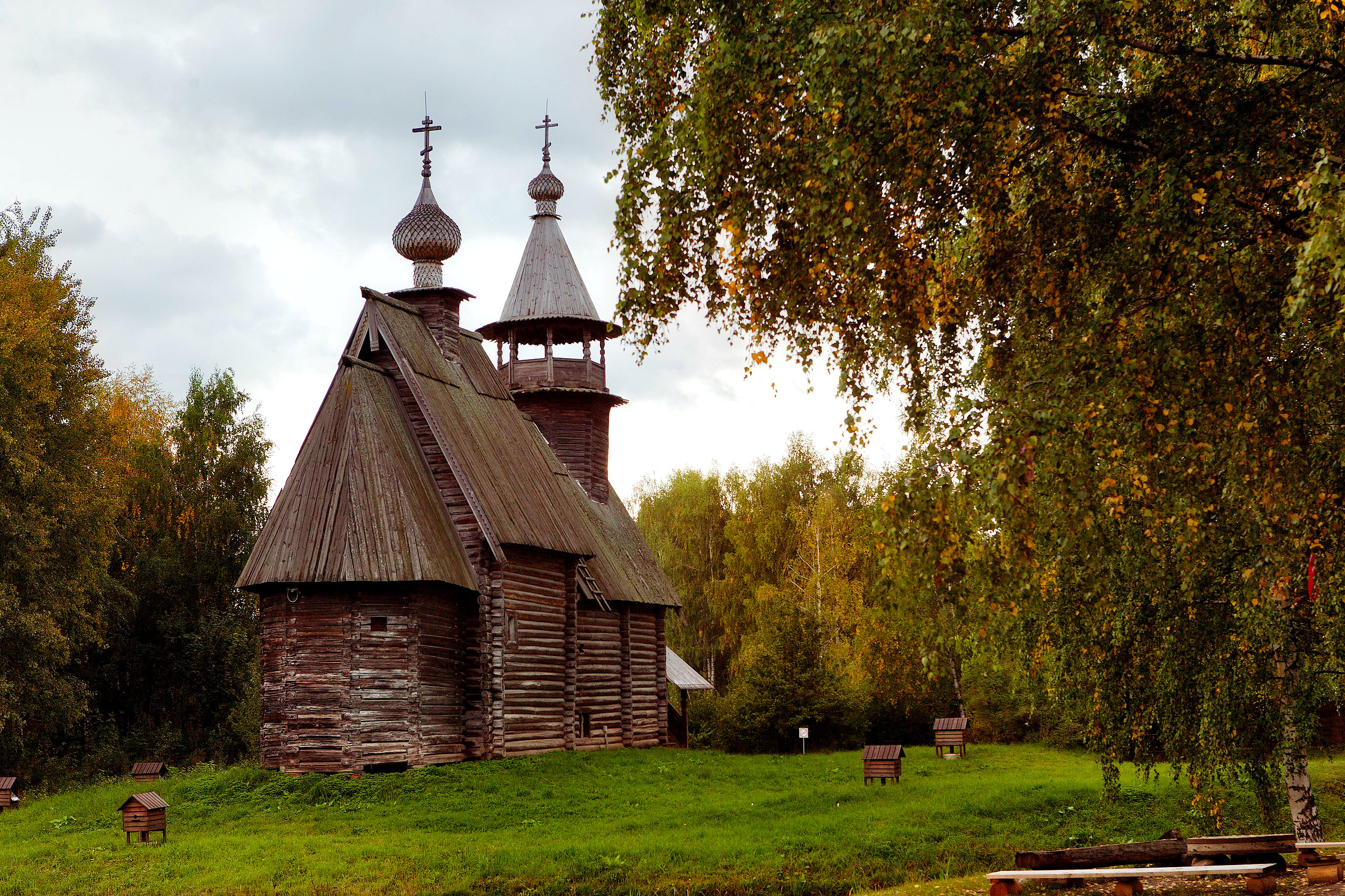 Церковь Всемилостивого Спаса на территории музея-заповедника «Костромская слобода»