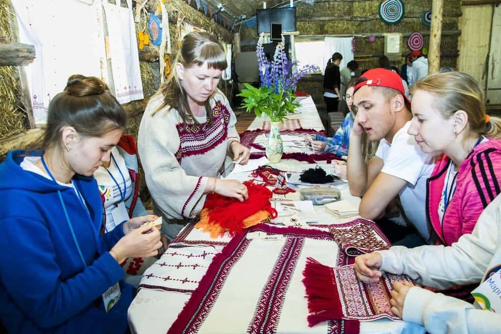 Этнокомплекс ясна в чувашии. Этнокомплекс ясна Чебоксары. Кшауши ясна этнокомплекс. Ярмарка ремесел. Народные промыслы.