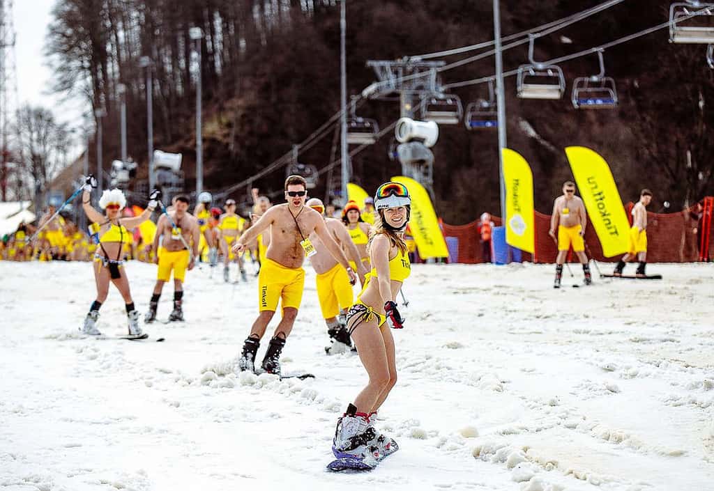 Спуск в бикини, что может быть веселее?