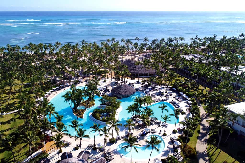 Территория отеля Каталония Баваро казино и гольф (Catalonia Bavaro Beach, Golf & Casino Resort)