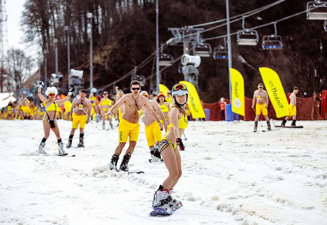 Спуск в бикини, что может быть веселее?