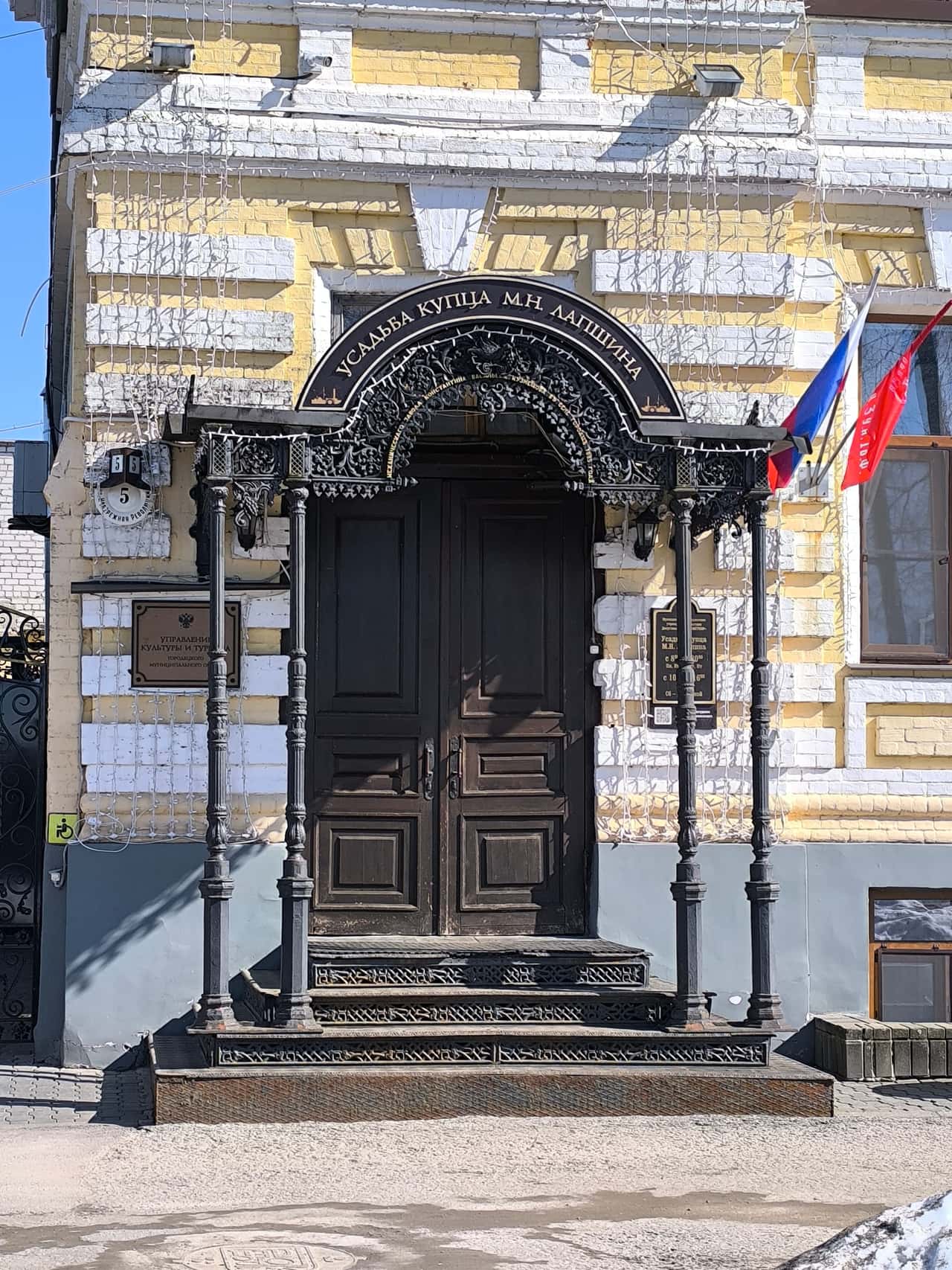 Спасибо Светлане, нам очень понравилось. Чувствуется, что человек любит свой родной город и гордится им и его жителями. 
