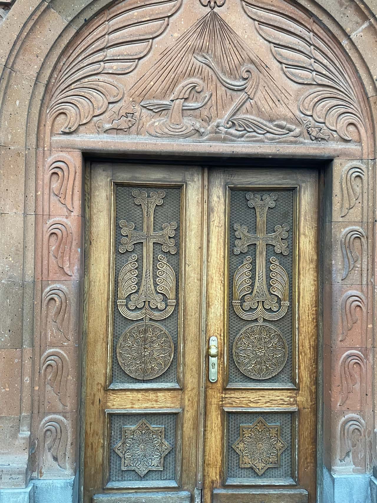 Оформляли с мамой индивидуальный тур из Дилижана в Ереван. Маршрут был полностью подстроен под наши пожелания.