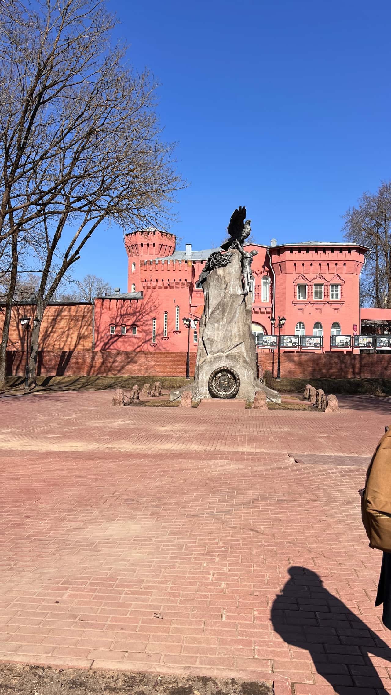 Хочу поблагодарить нашего гида Александра, за экскурсию по Смоленску 28 марта! Это был не просто набор