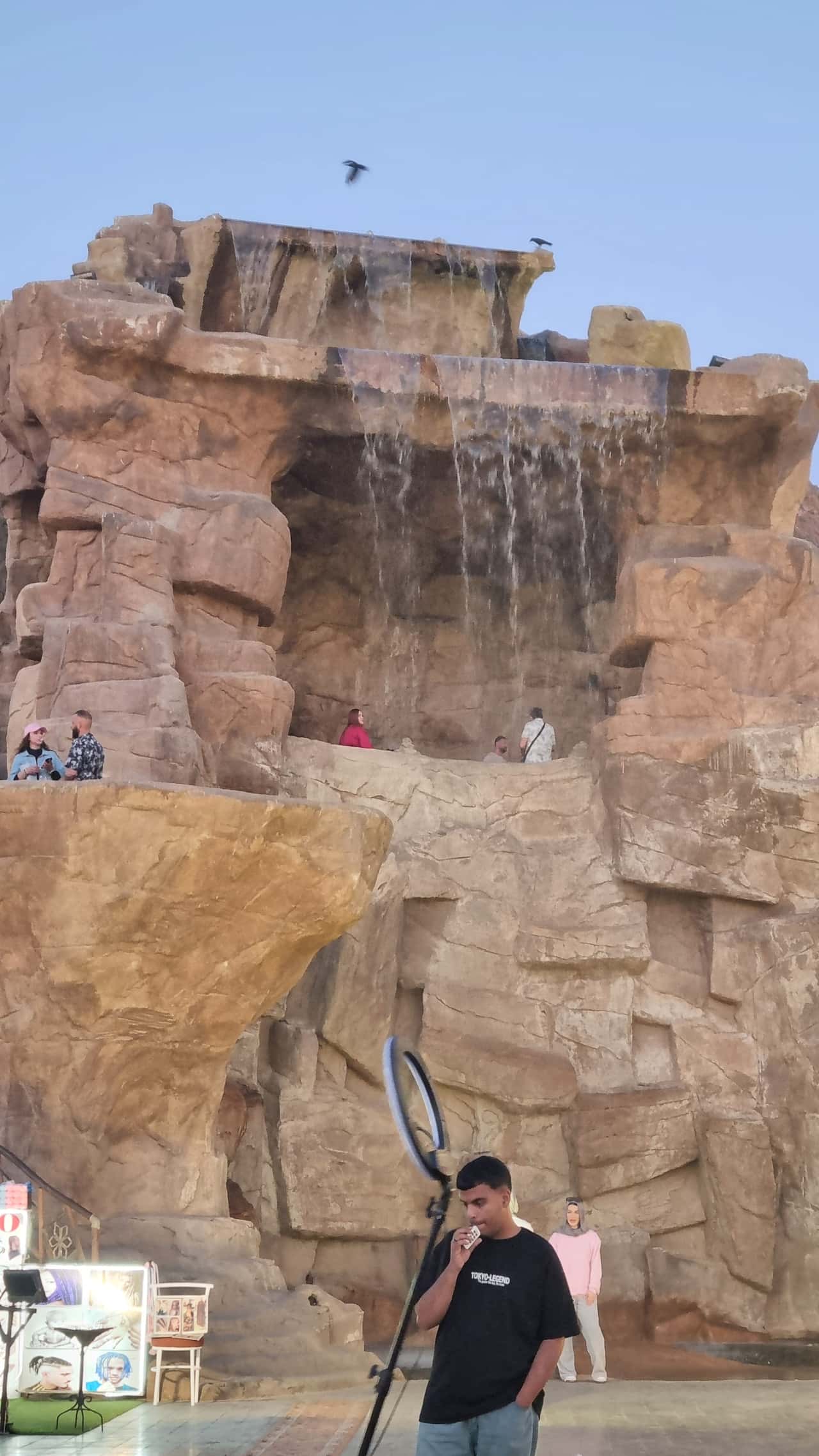 Было очень интересно, можно побольше информации о стране и городе и поменьше времени на посещение торговых рядов.