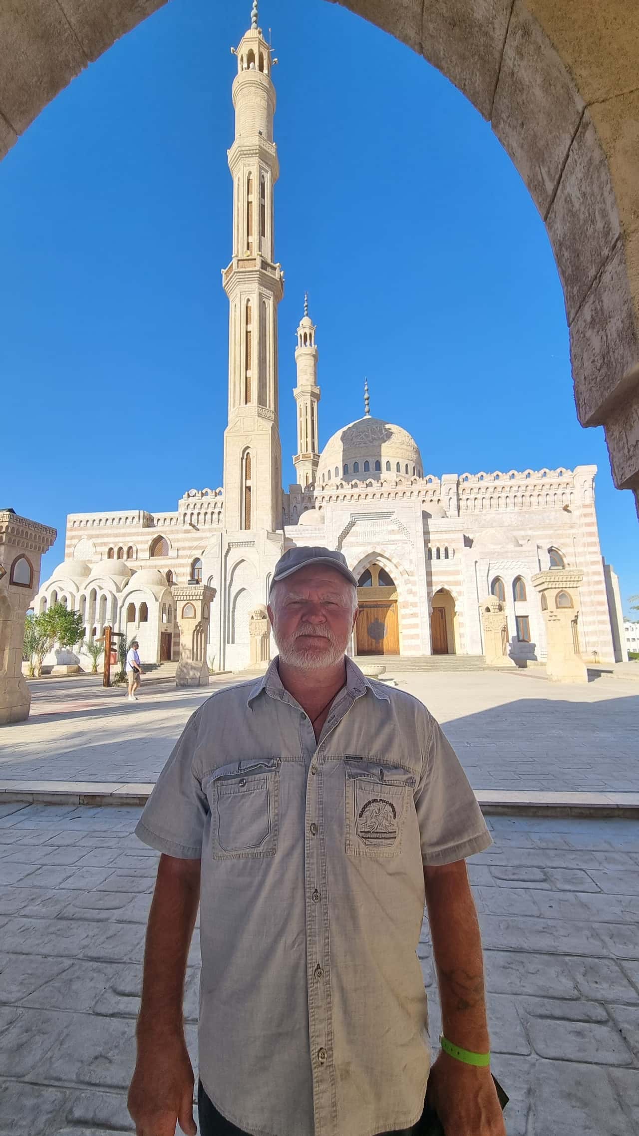 Было очень интересно, можно побольше информации о стране и городе и поменьше времени на посещение торговых рядов.