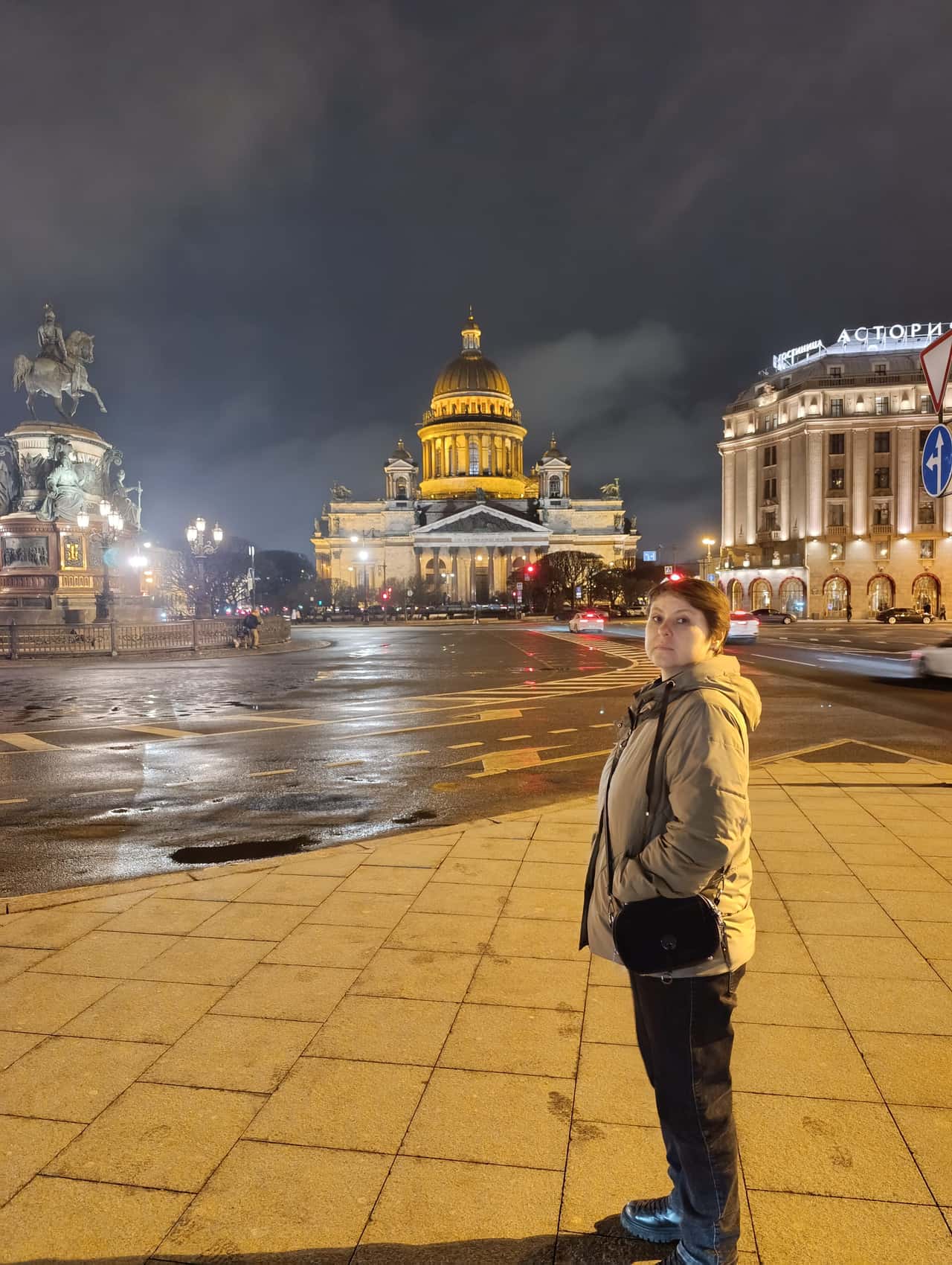 Всё прошло на одном дыхании. Экскурсовод превратил нашу экскурсию в познавательную историю тех далеких событий Петербурга.