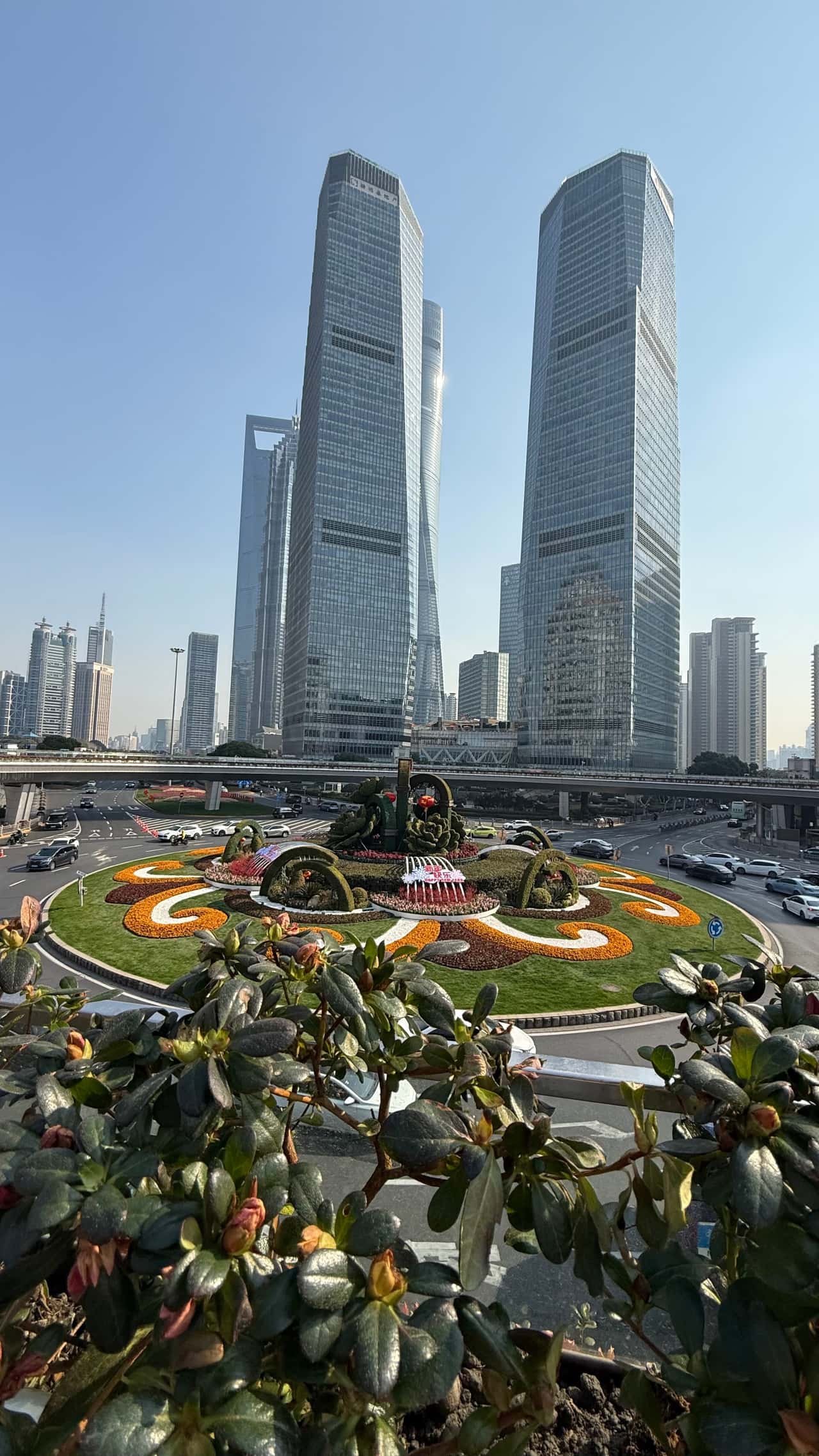 Отличная экскурсия! очень интересно :старый город, сад счастья ,новый город , финансовый центр , набережная ,французский